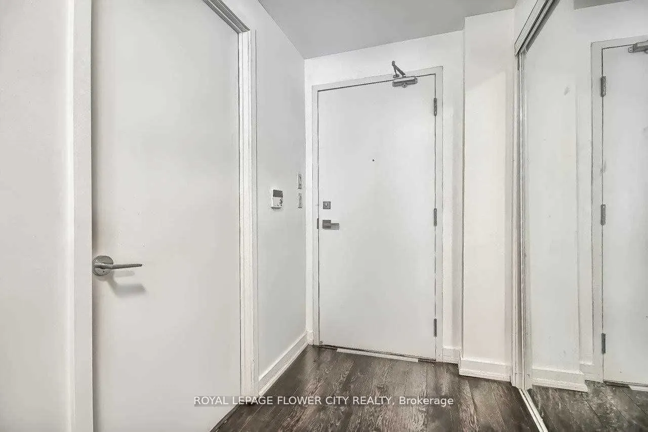12 York Street #901