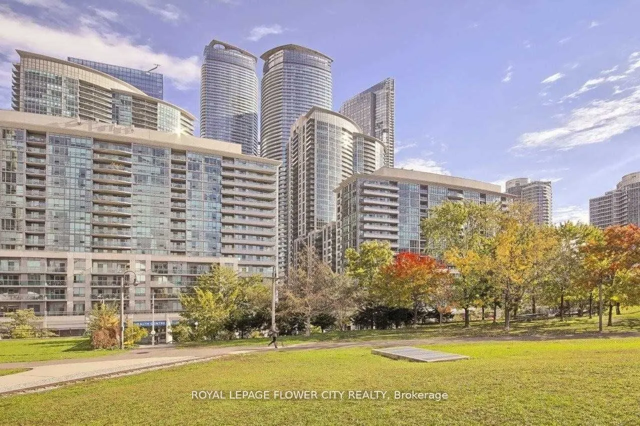 12 York Street #901