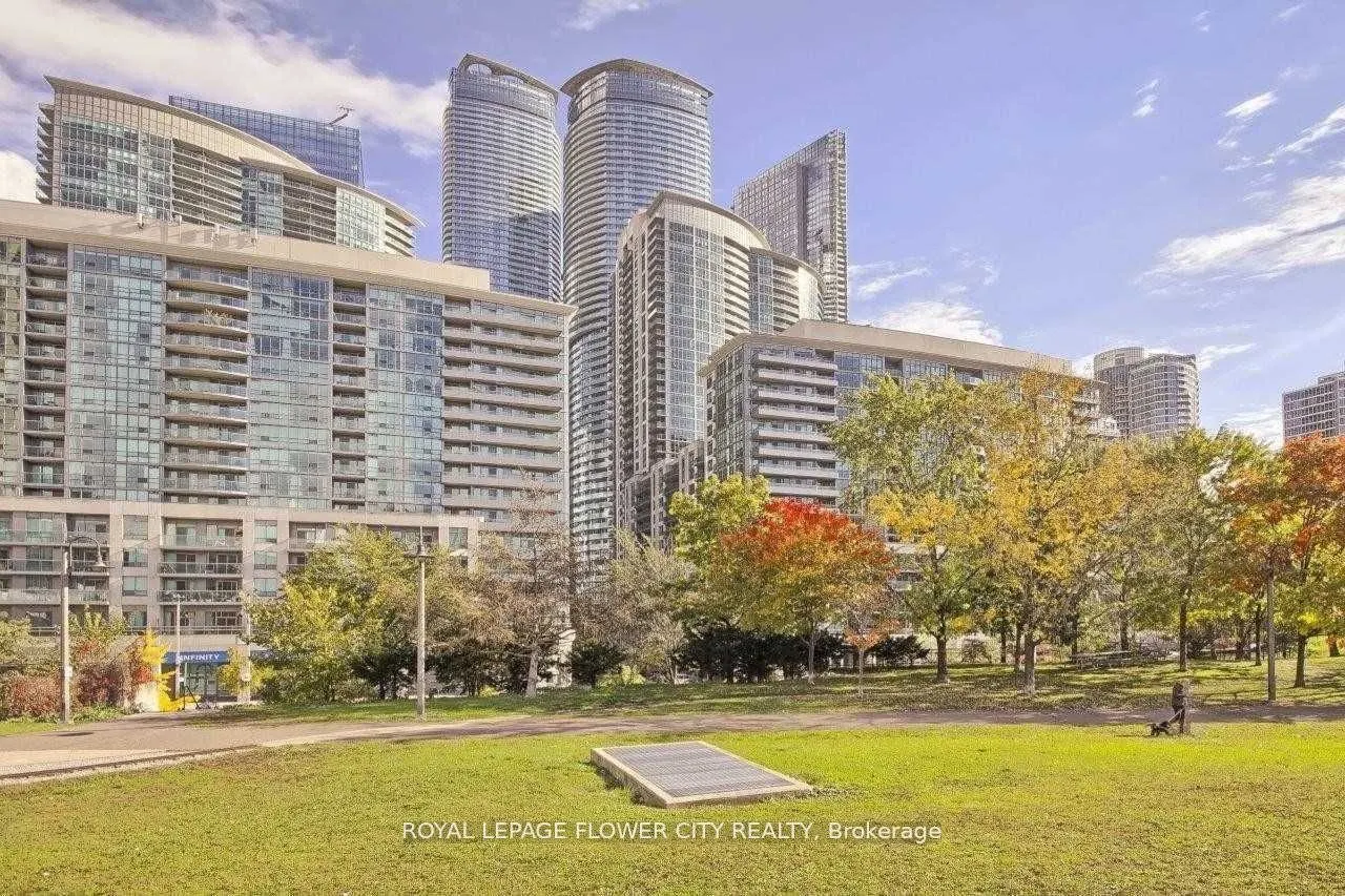 12 York Street #901
