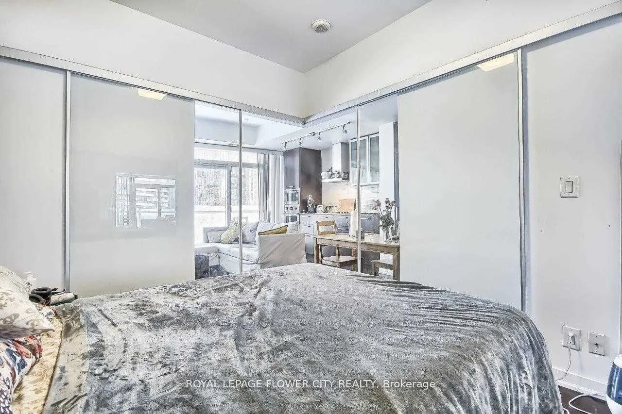 12 York Street #901