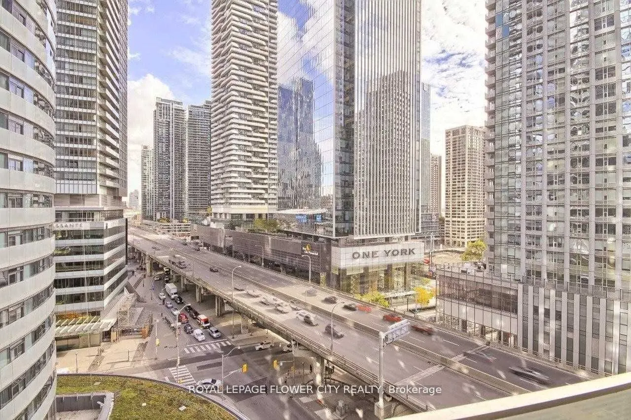 12 York Street #901