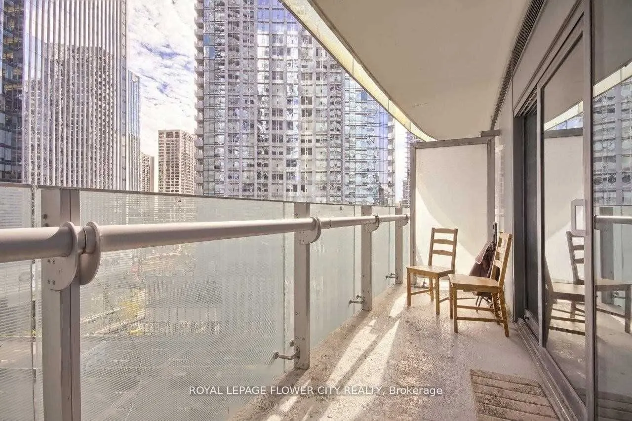 12 York Street #901