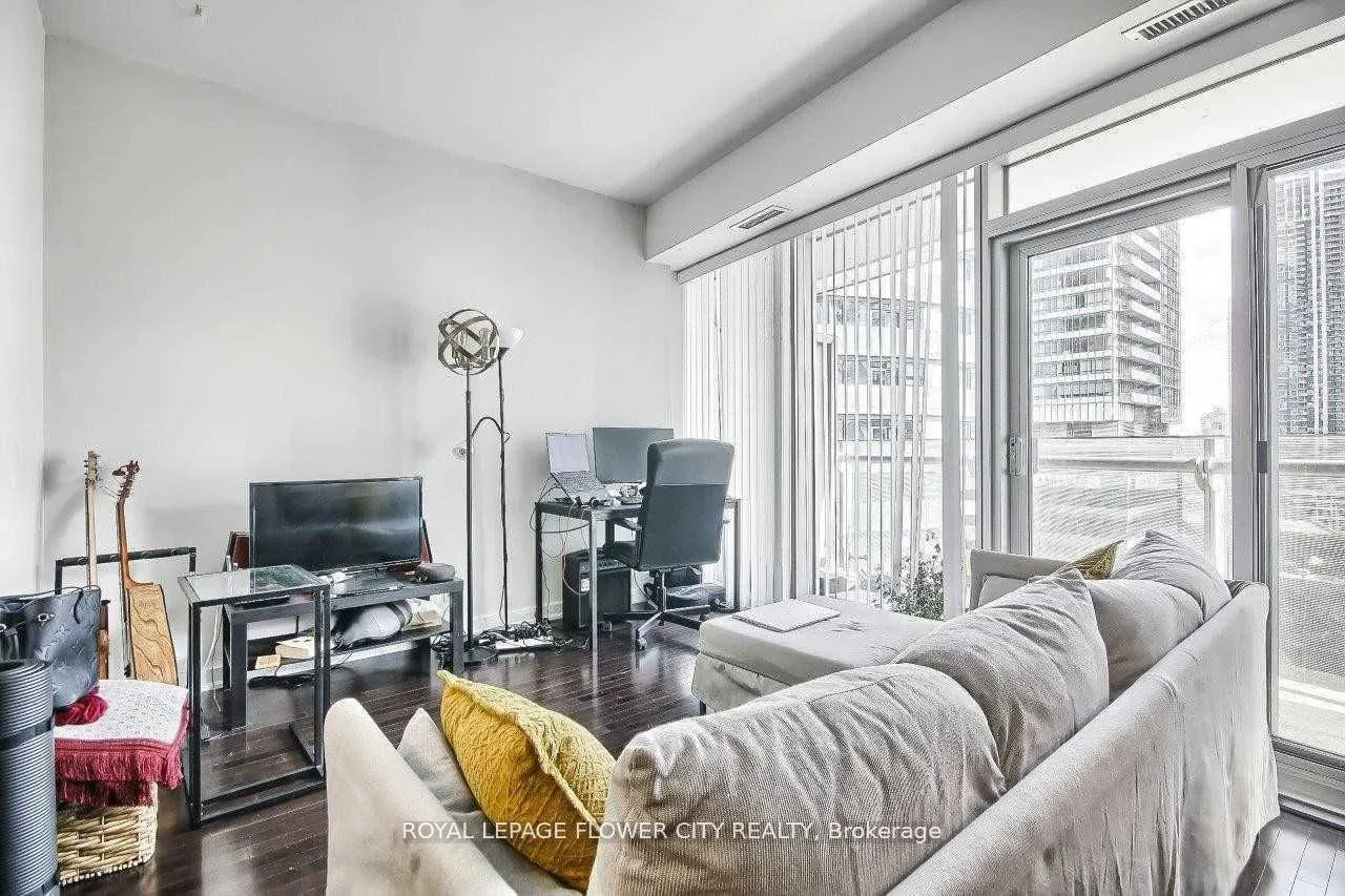 12 York Street #901