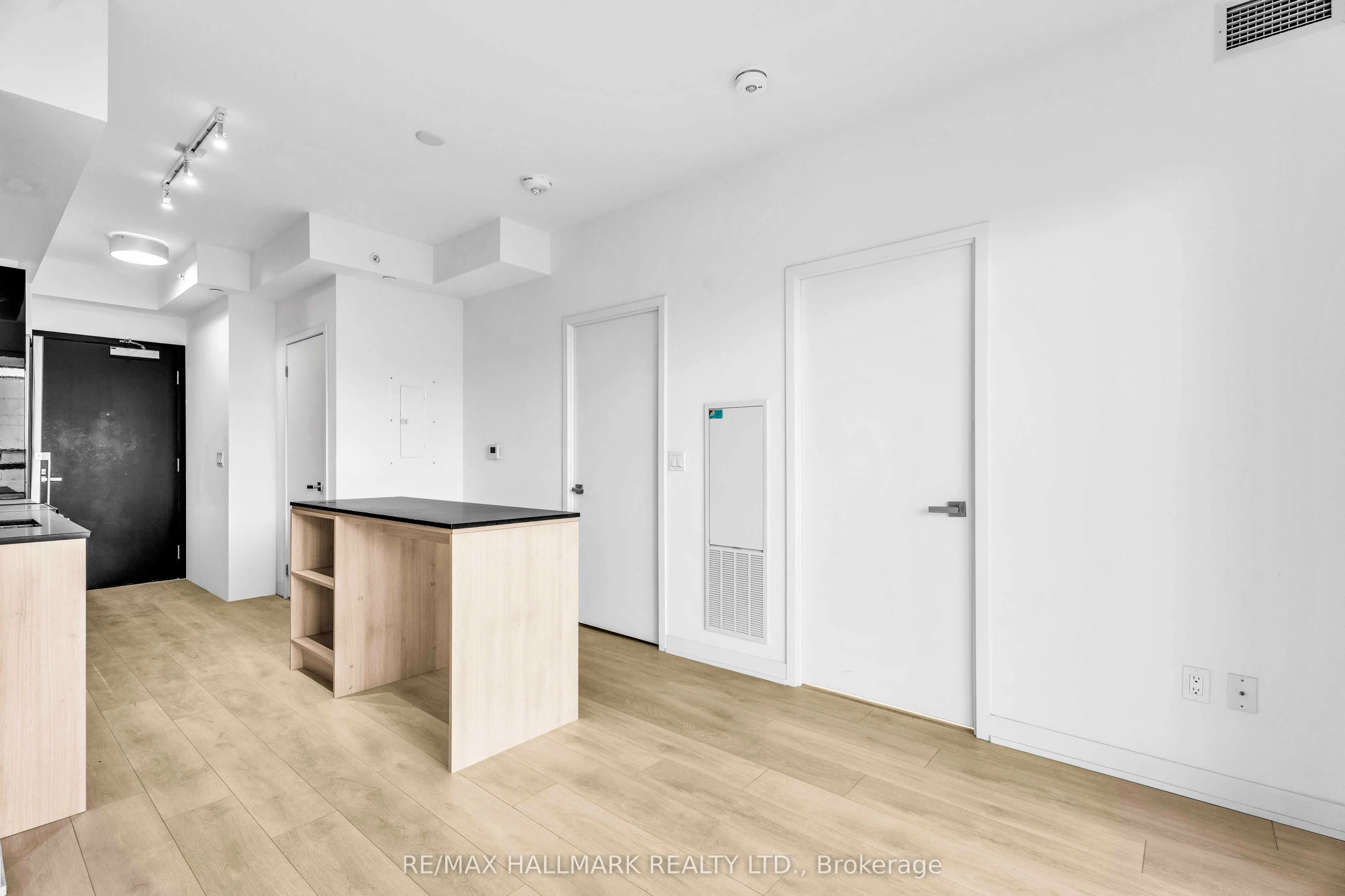 31 Tippett Road #905