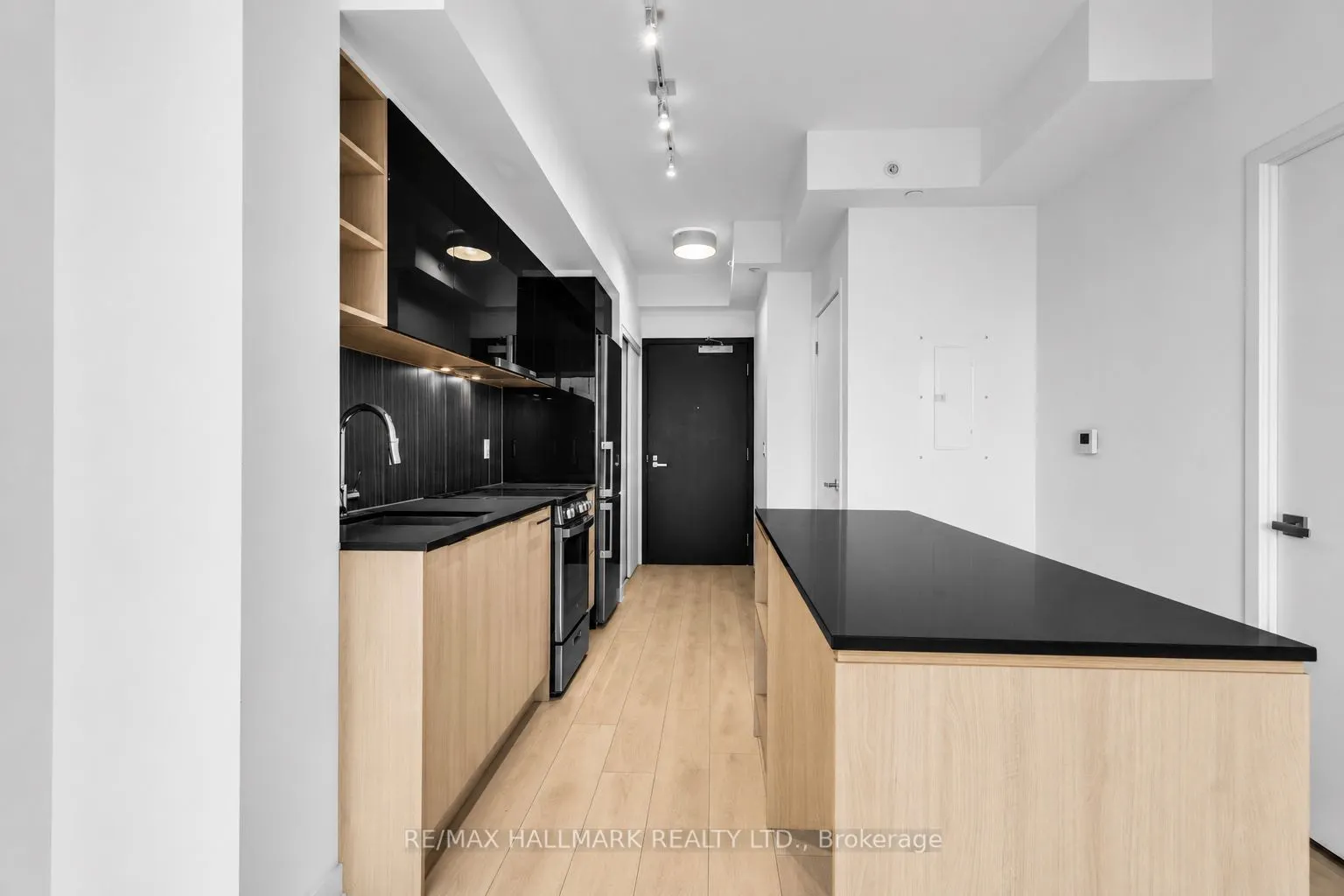 31 Tippett Road #905
