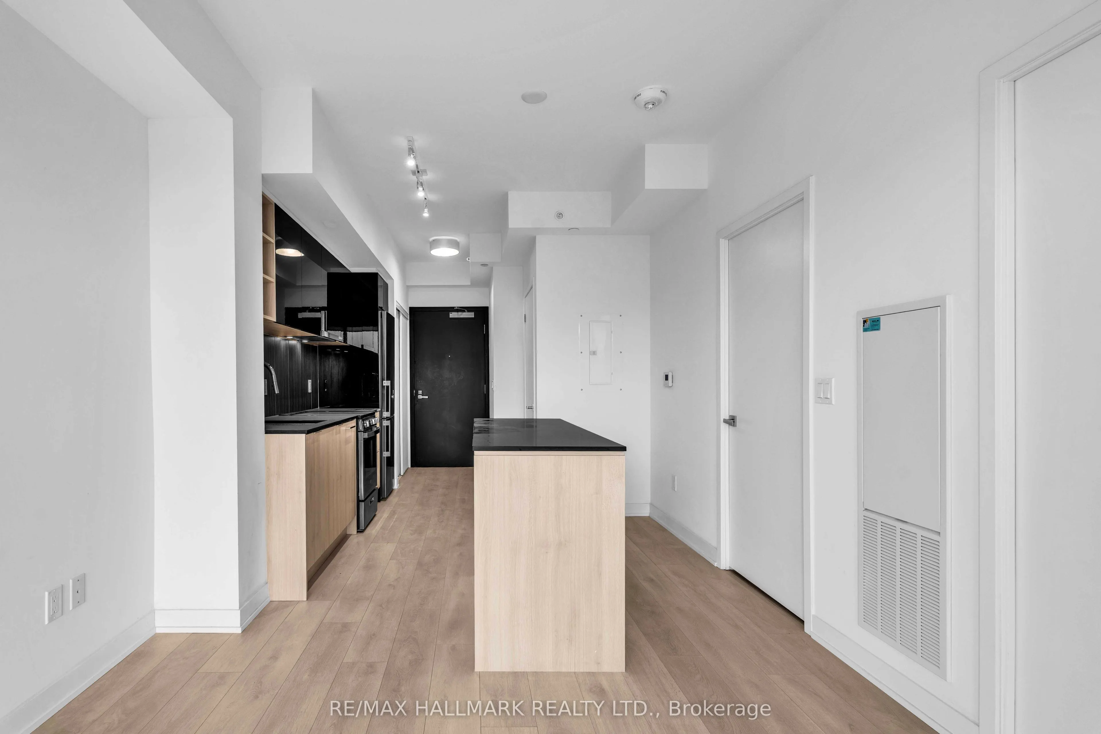 31 Tippett Road #905