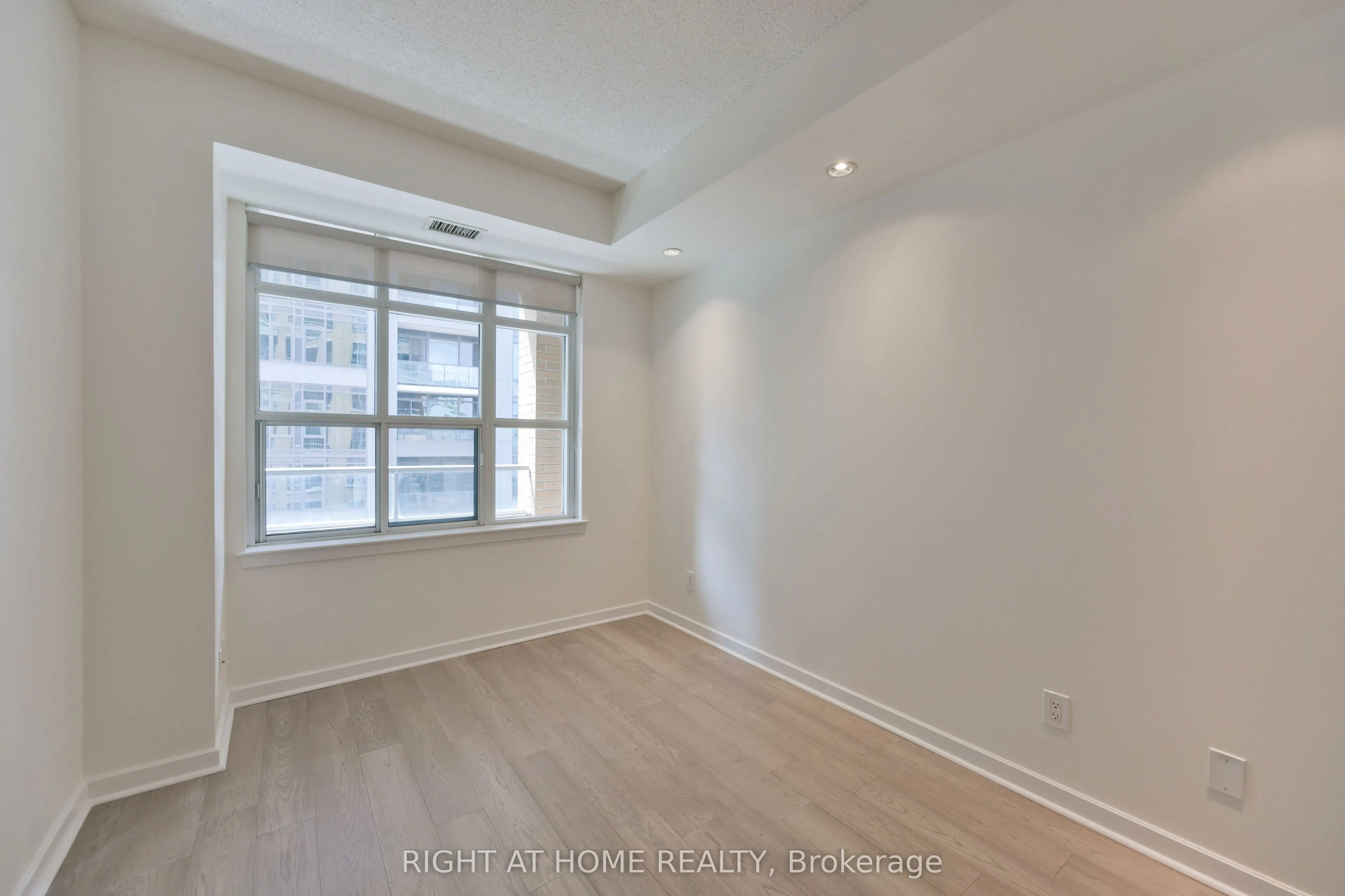 438 Richmond Street W #621