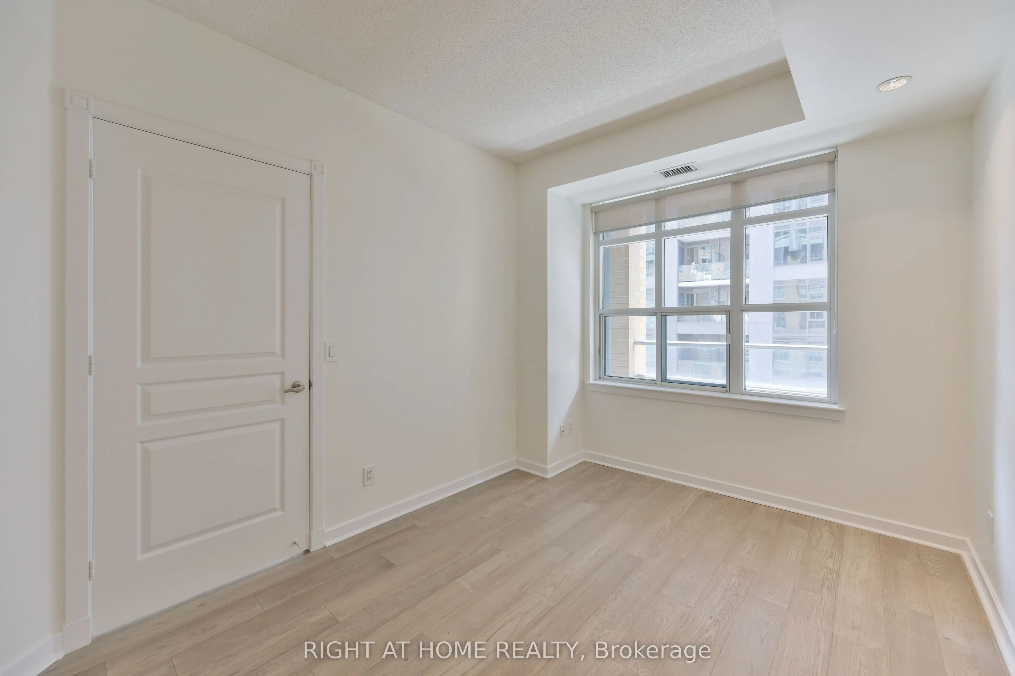 438 Richmond Street W #621
