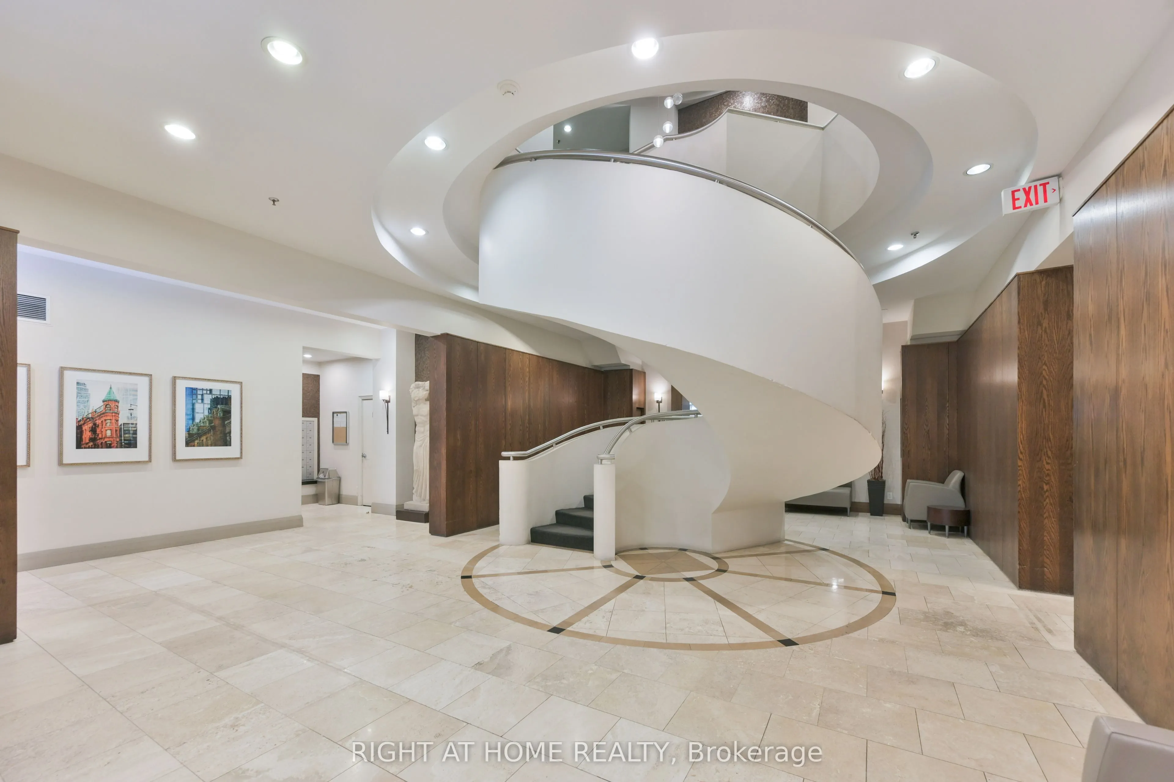 438 Richmond Street W #621