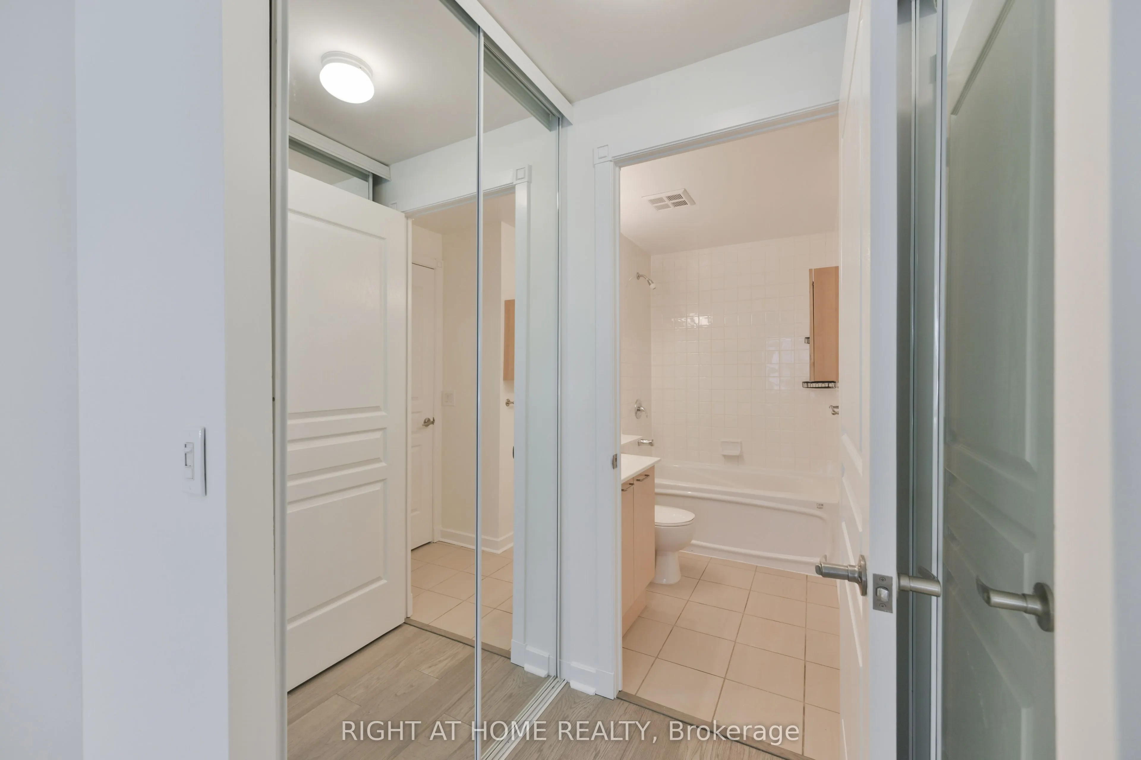 438 Richmond Street W #621