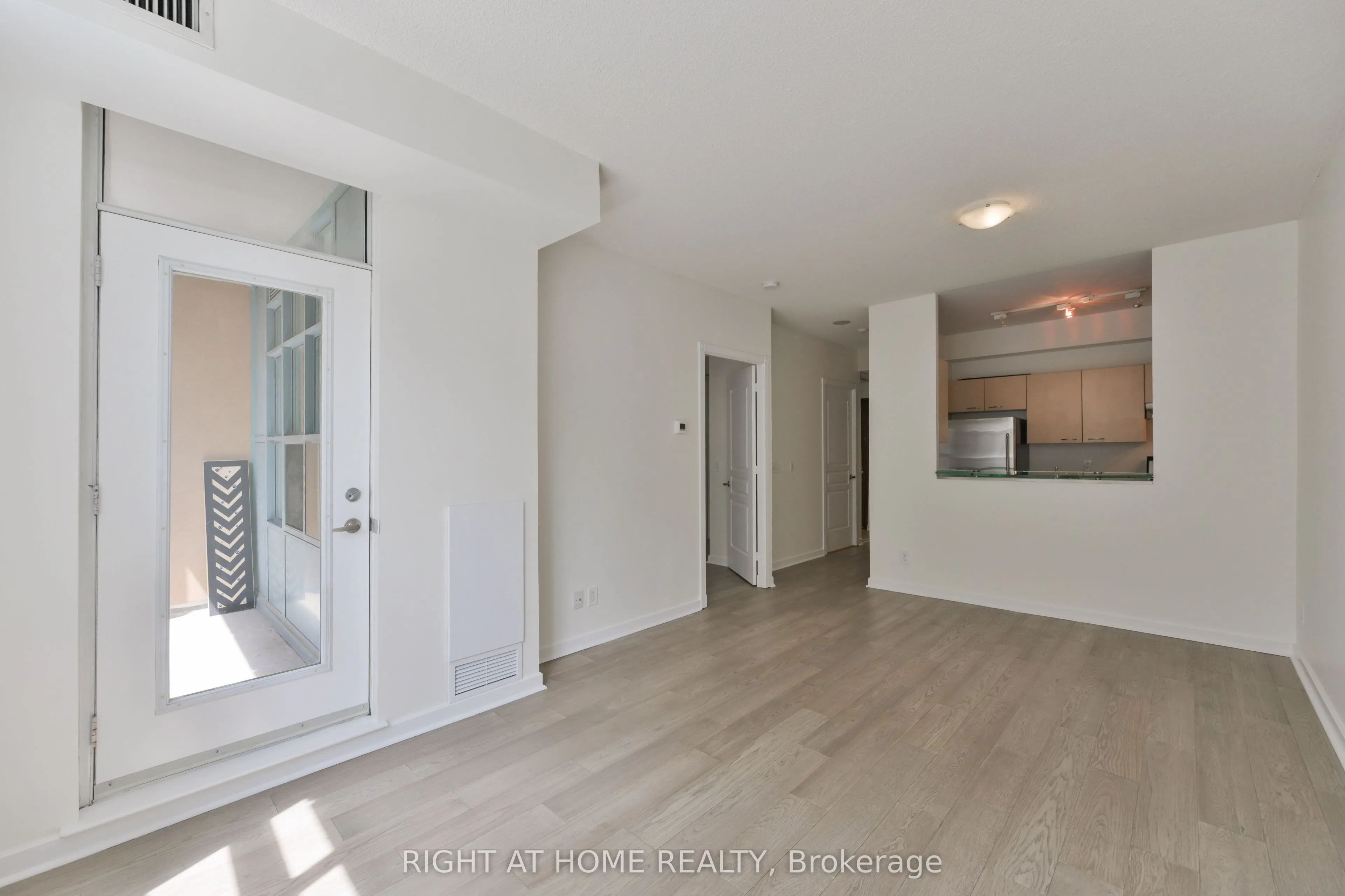 438 Richmond Street W #621