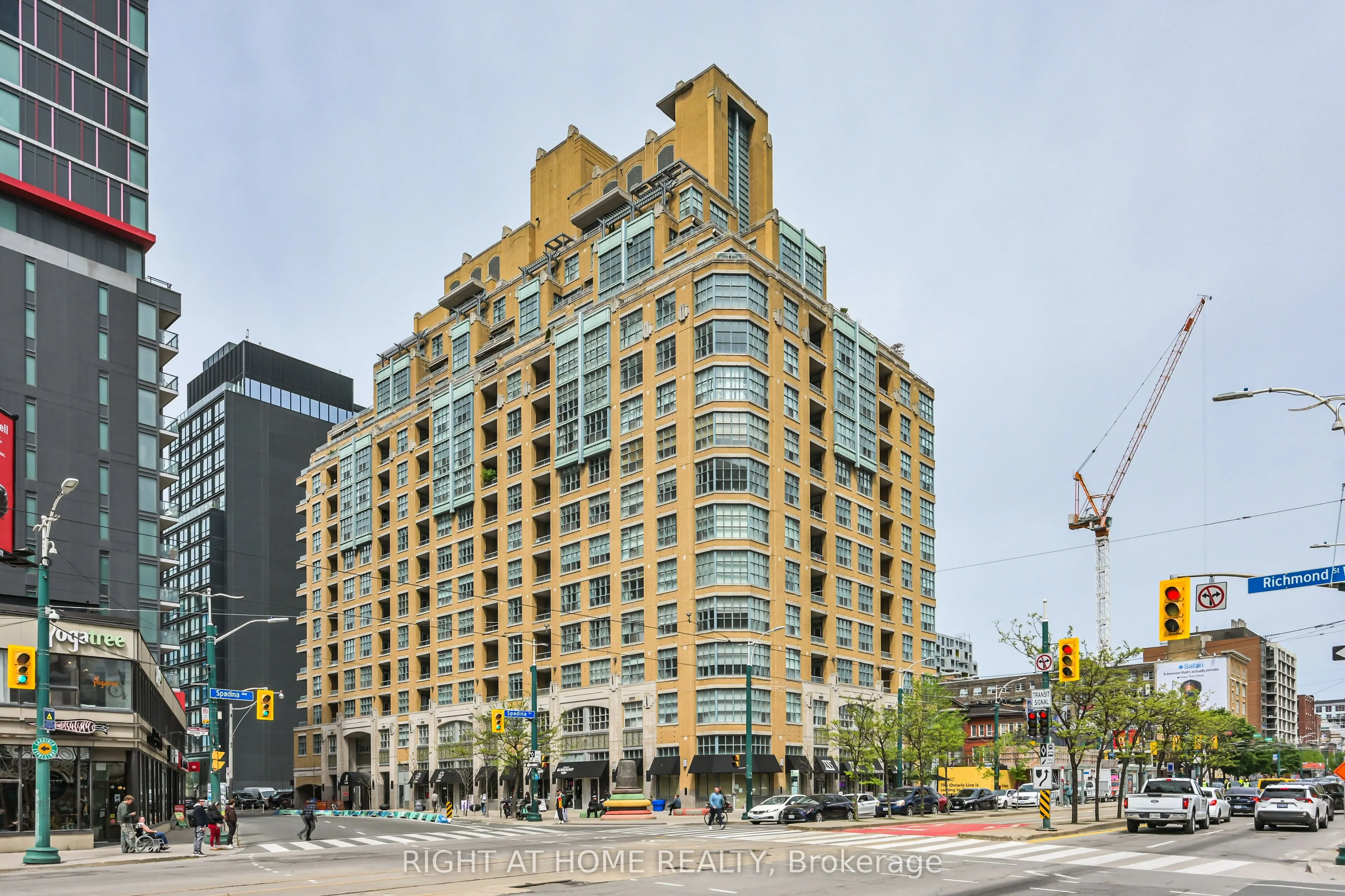 438 Richmond Street W #621