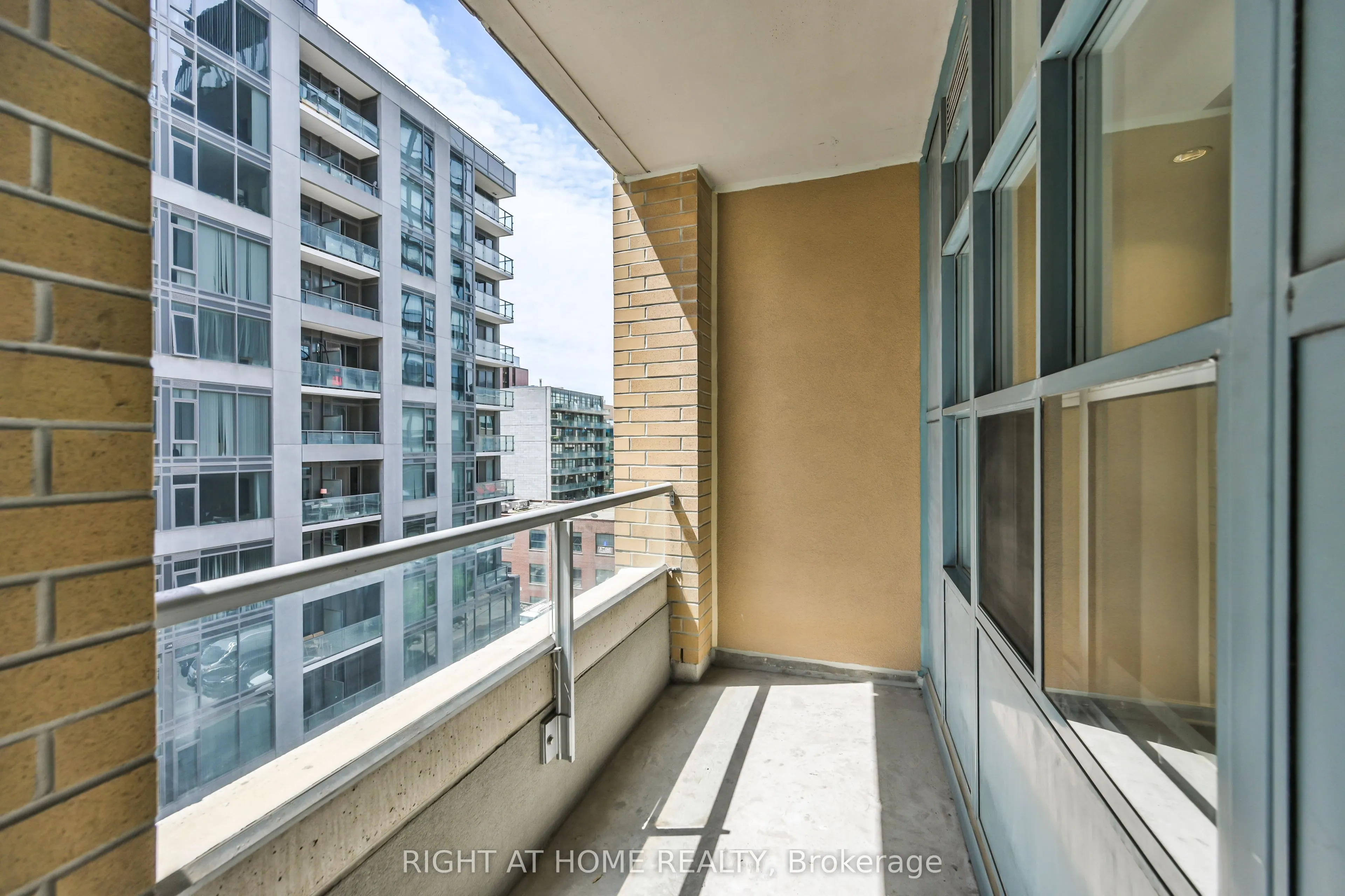 438 Richmond Street W #621