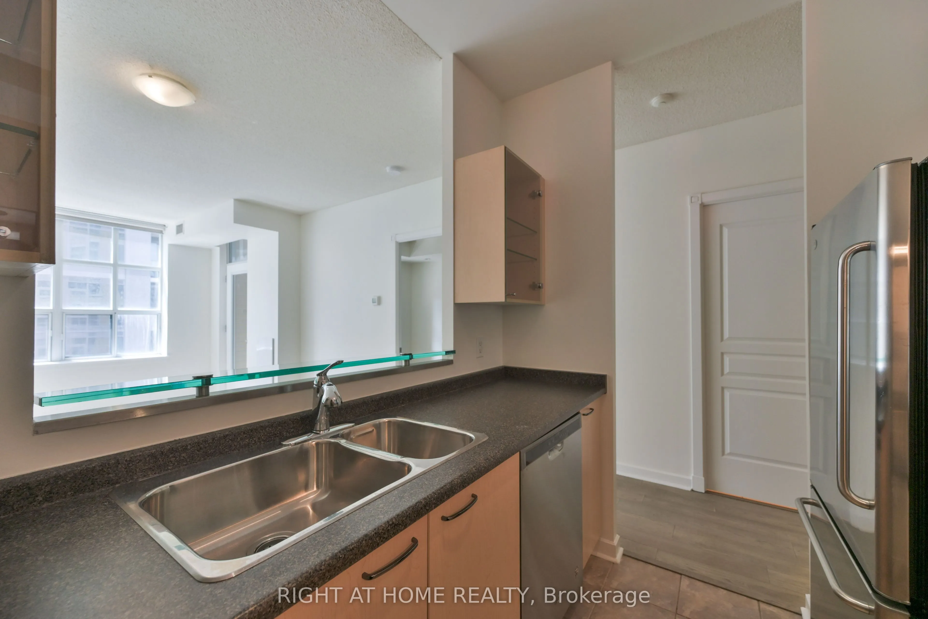 438 Richmond Street W #621