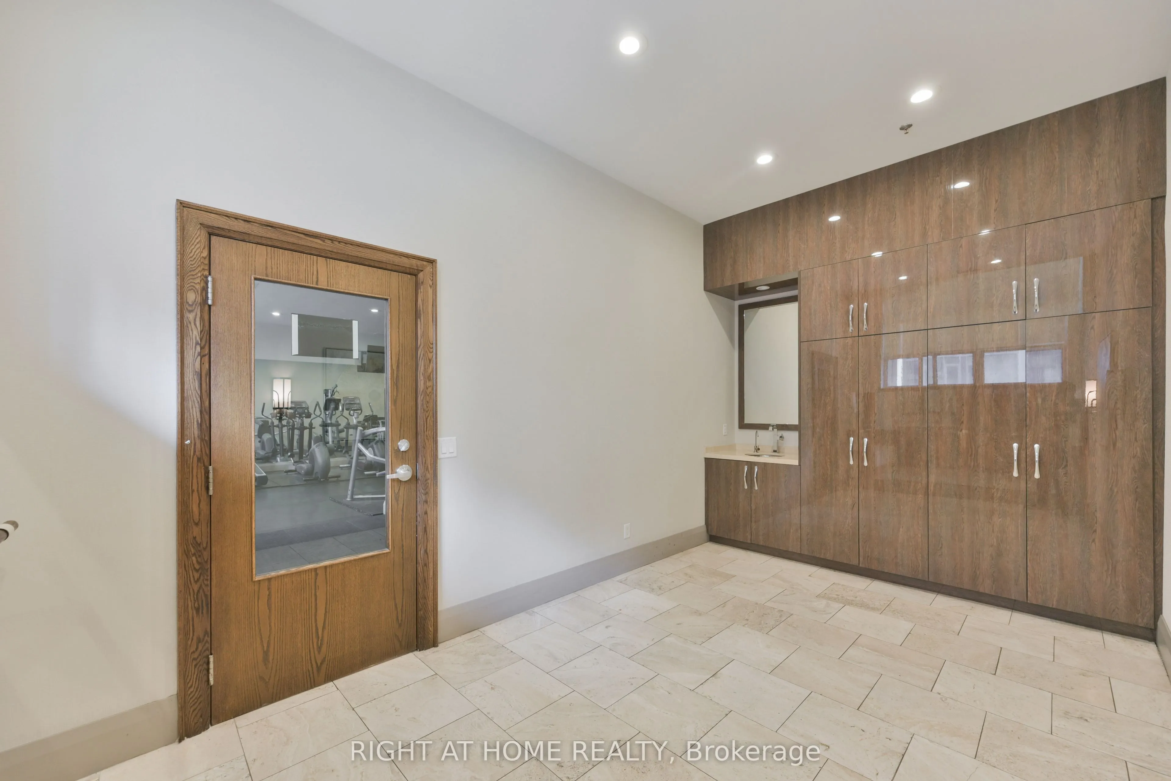 438 Richmond Street W #621