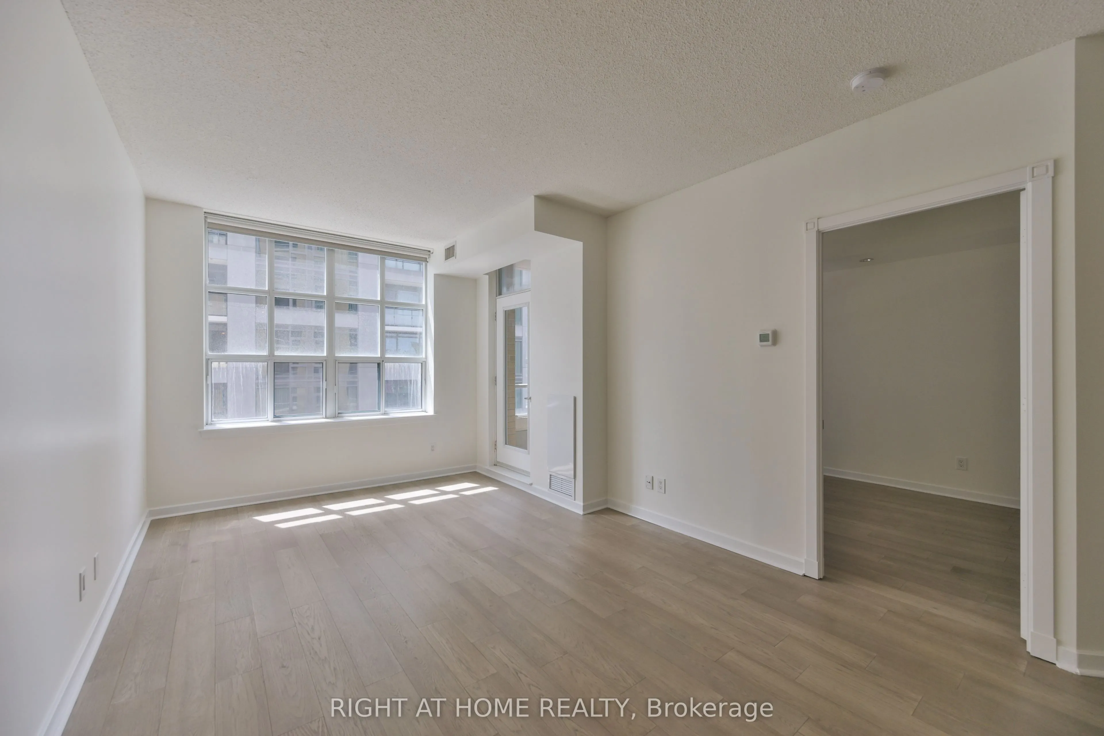 438 Richmond Street W #621