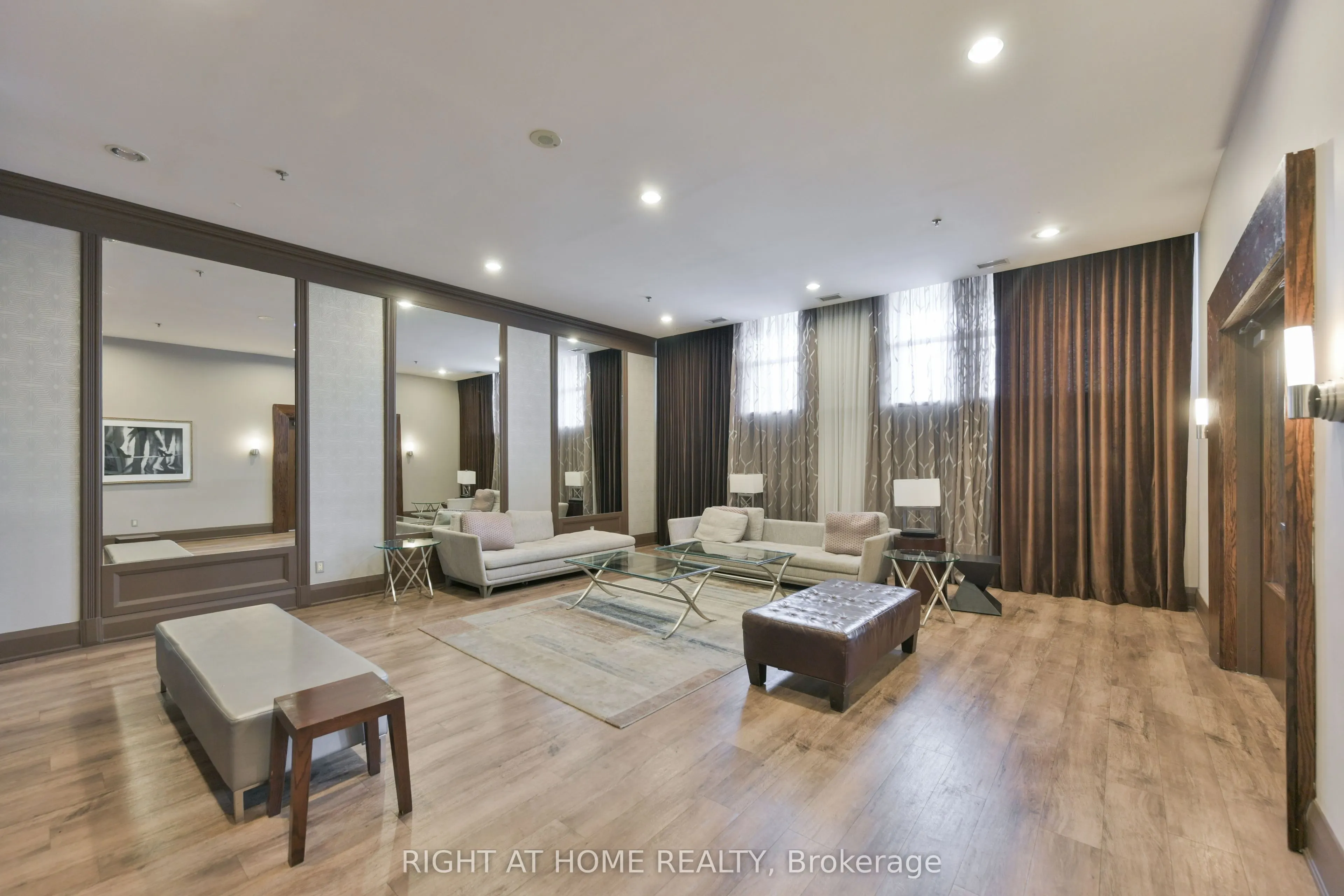 438 Richmond Street W #621