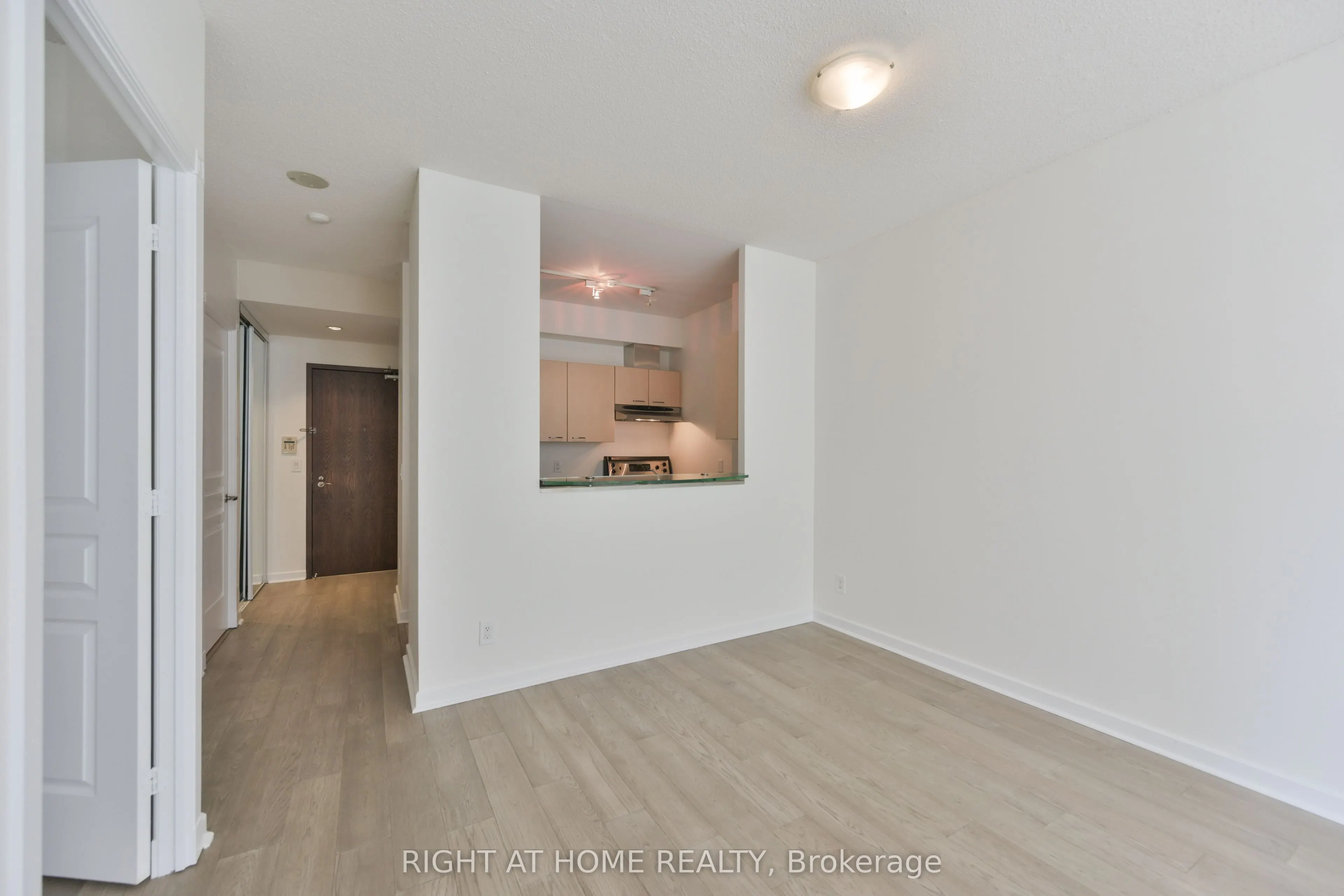 438 Richmond Street W #621