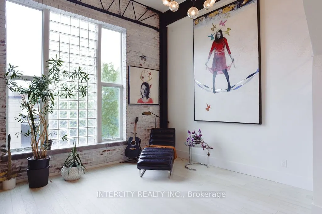 676 Richmond Street W #208