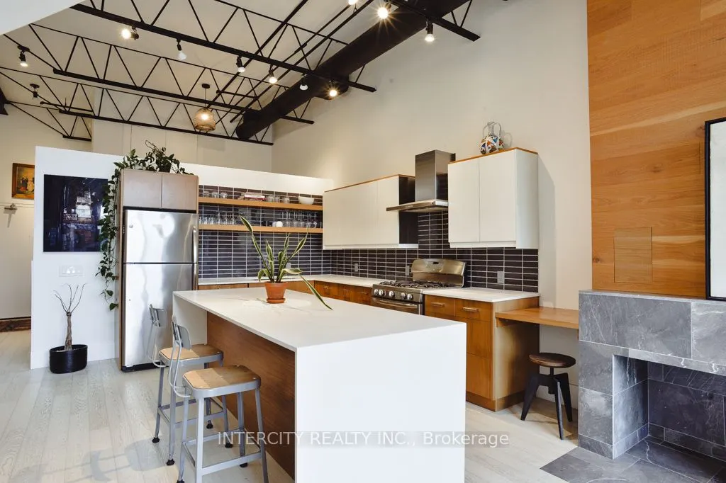 676 Richmond Street W #208