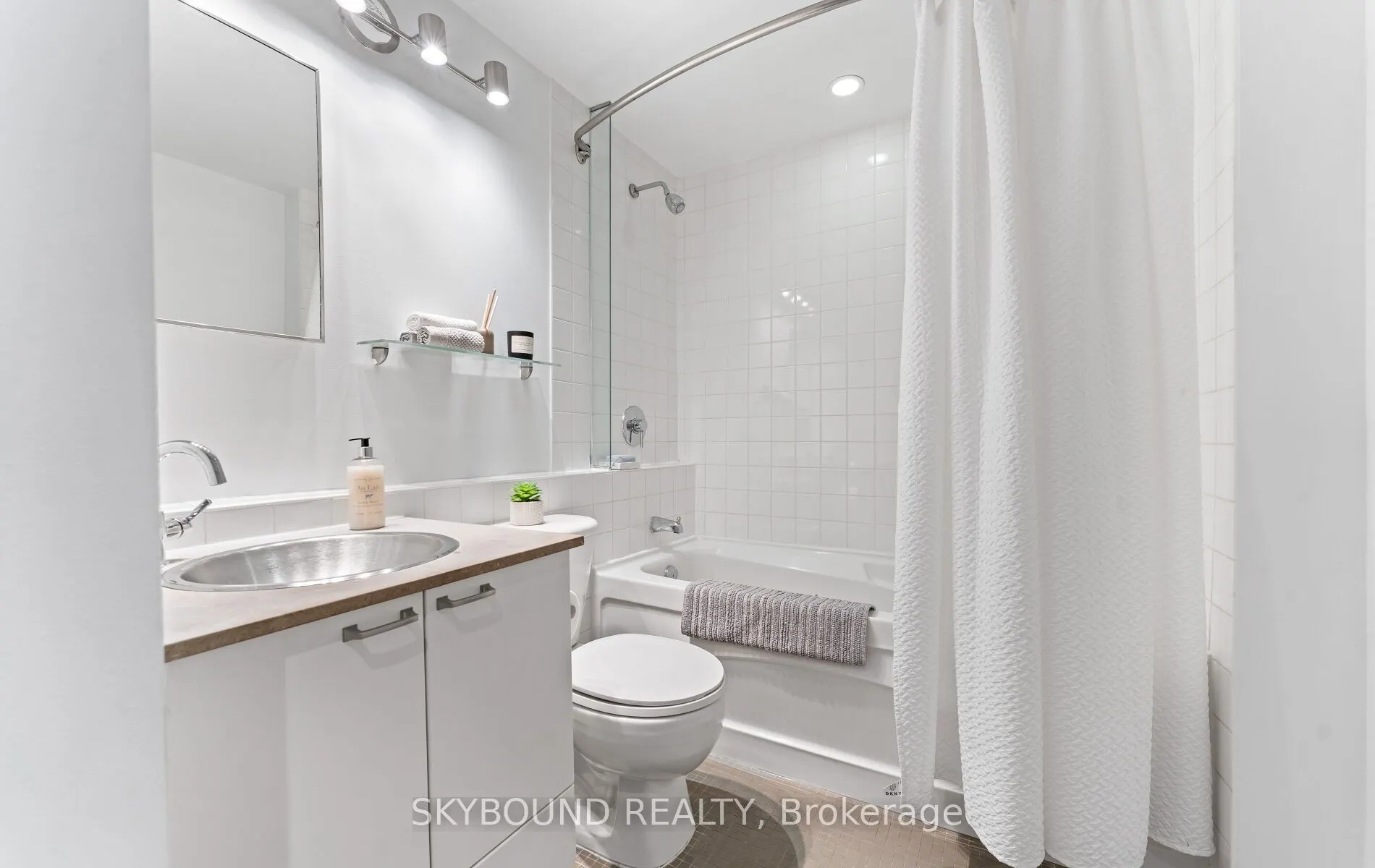 637 Lake Shore Boulevard W #524