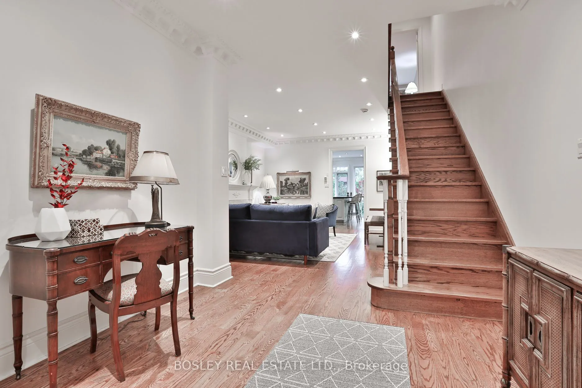 128 Hillsdale Avenue E