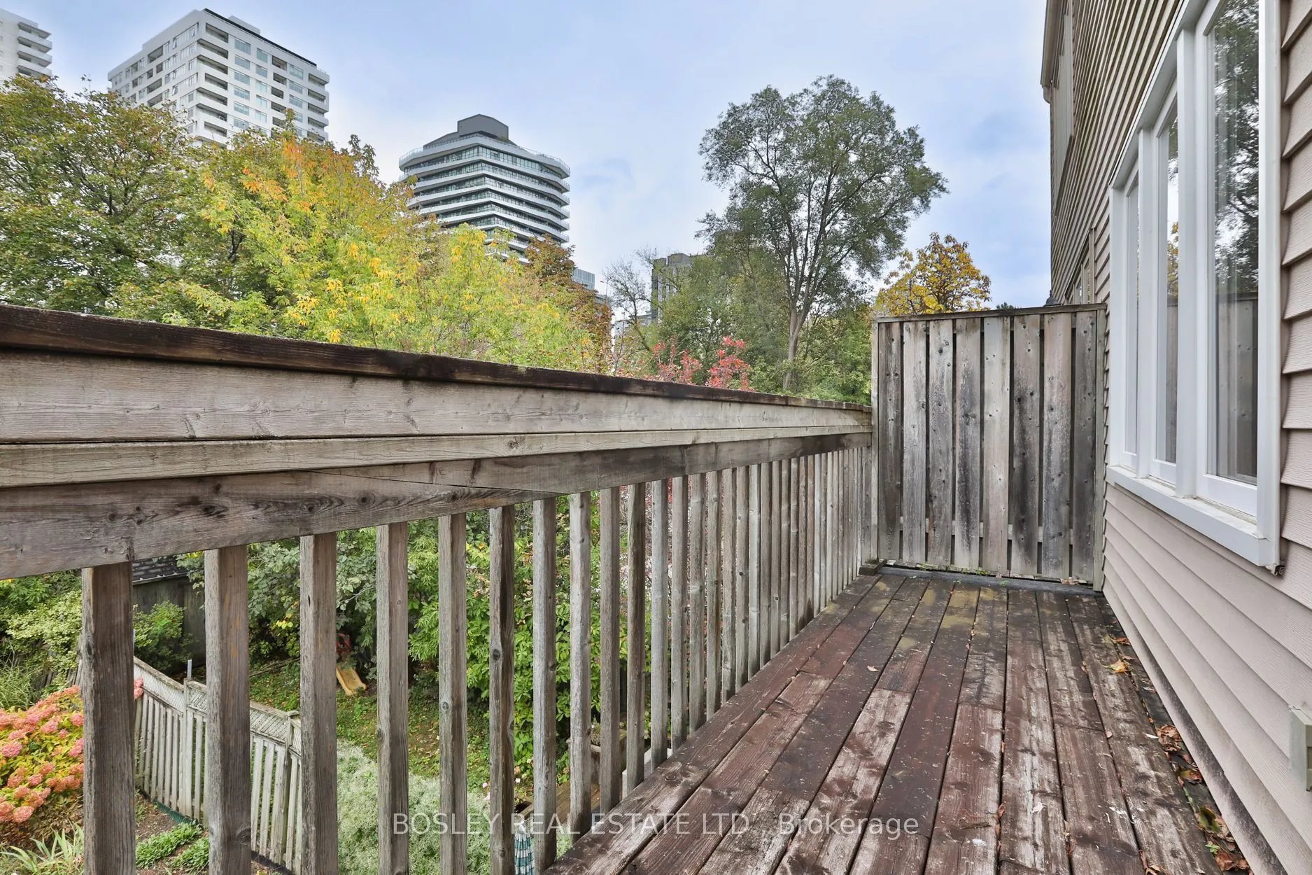 128 Hillsdale Avenue E