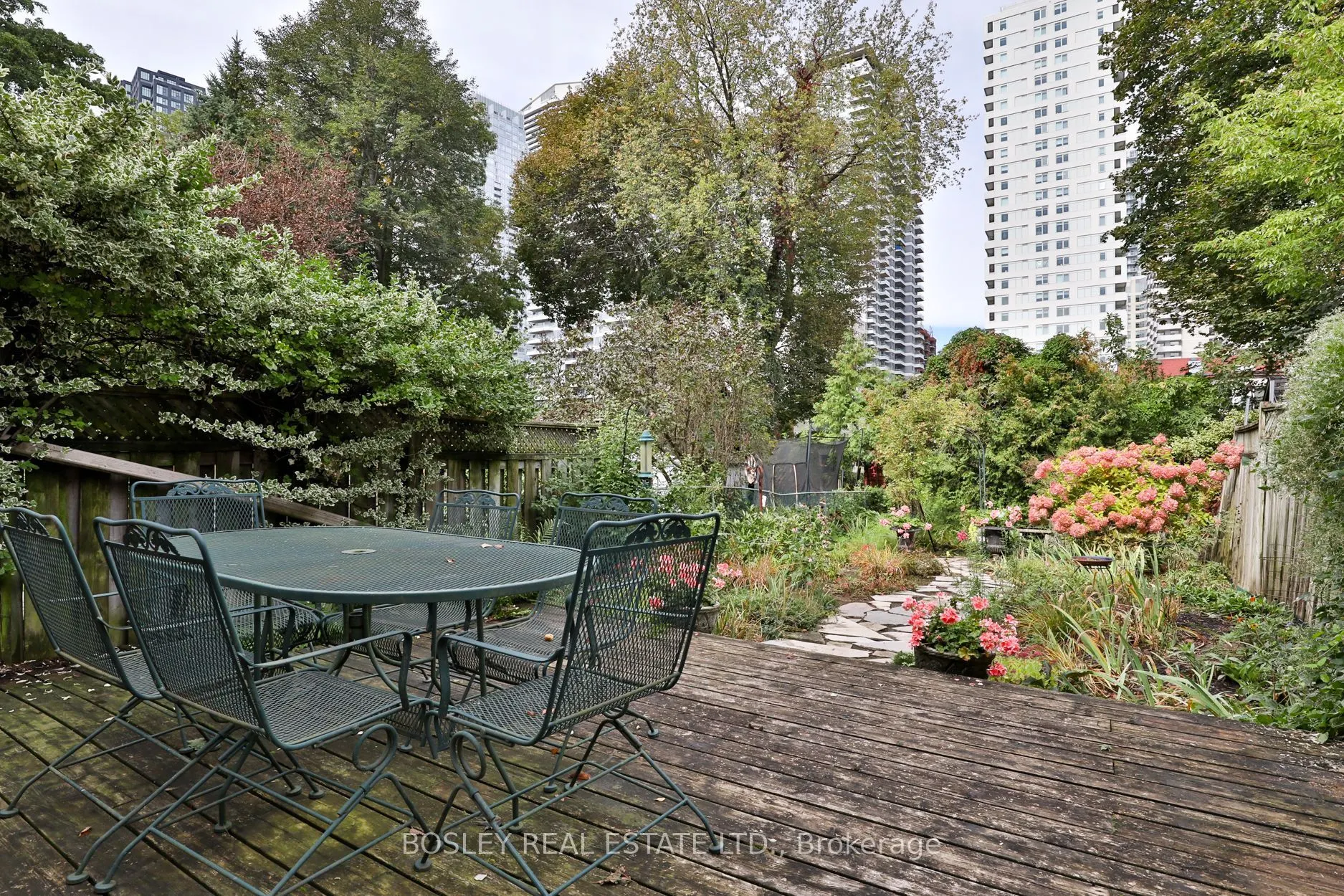 128 Hillsdale Avenue E