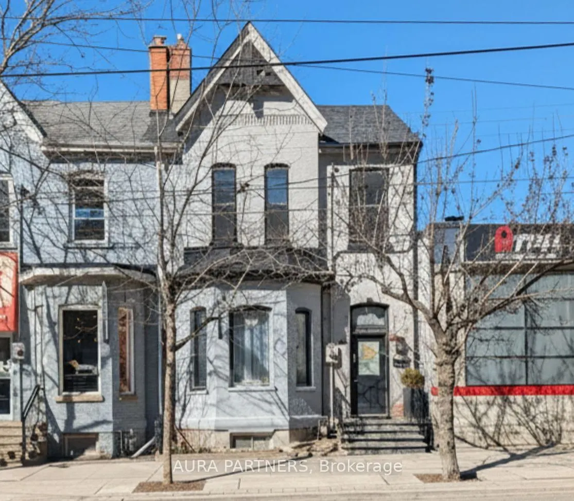 842 King Street W