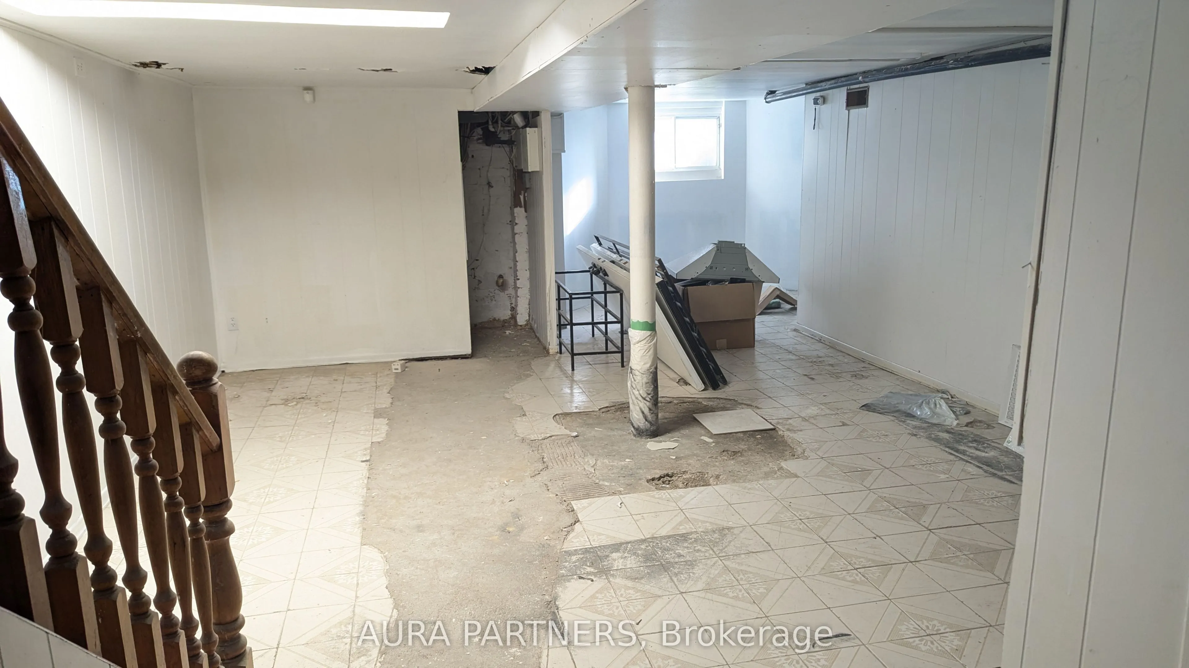 842 King Street W