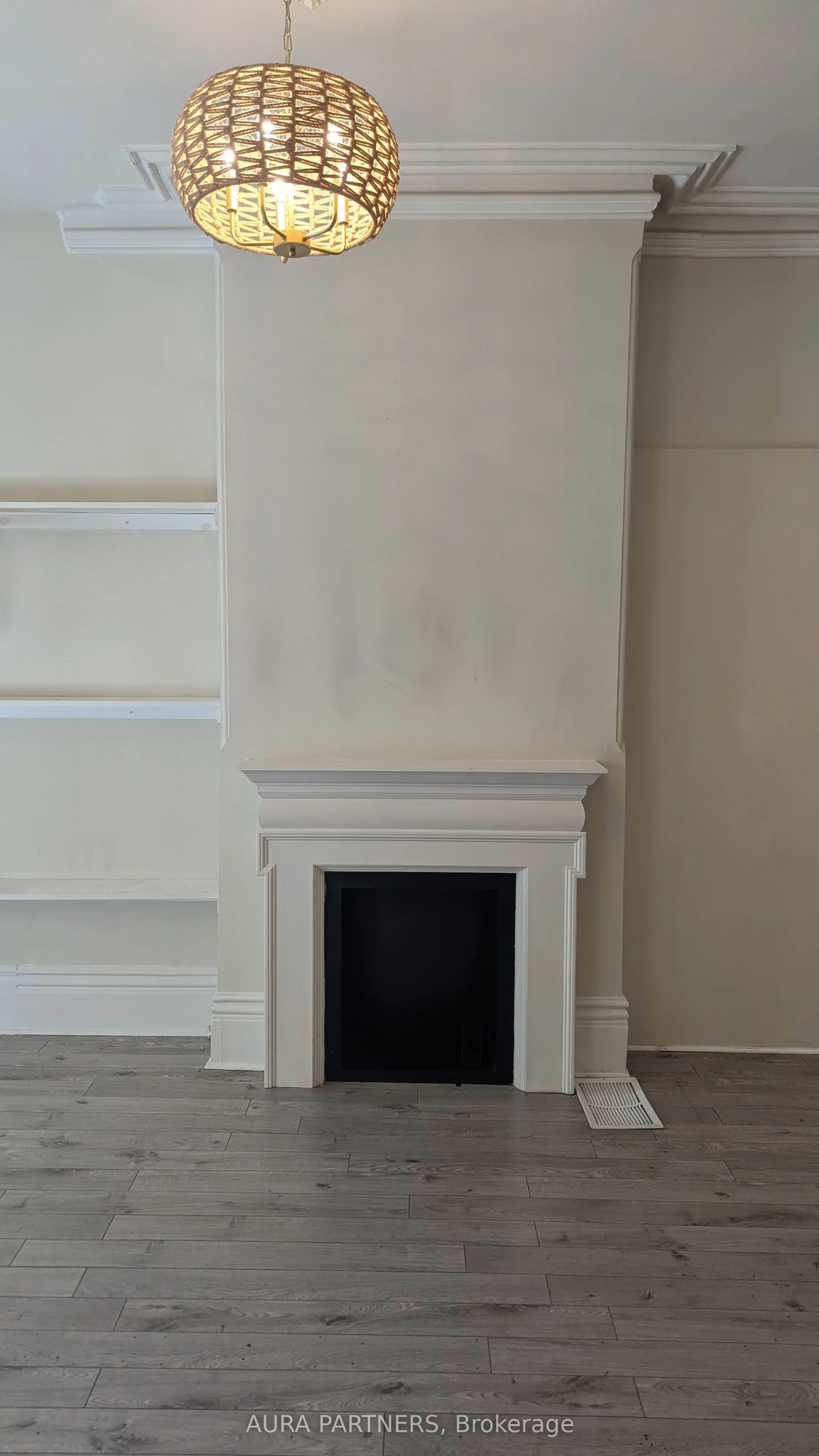 842 King Street W