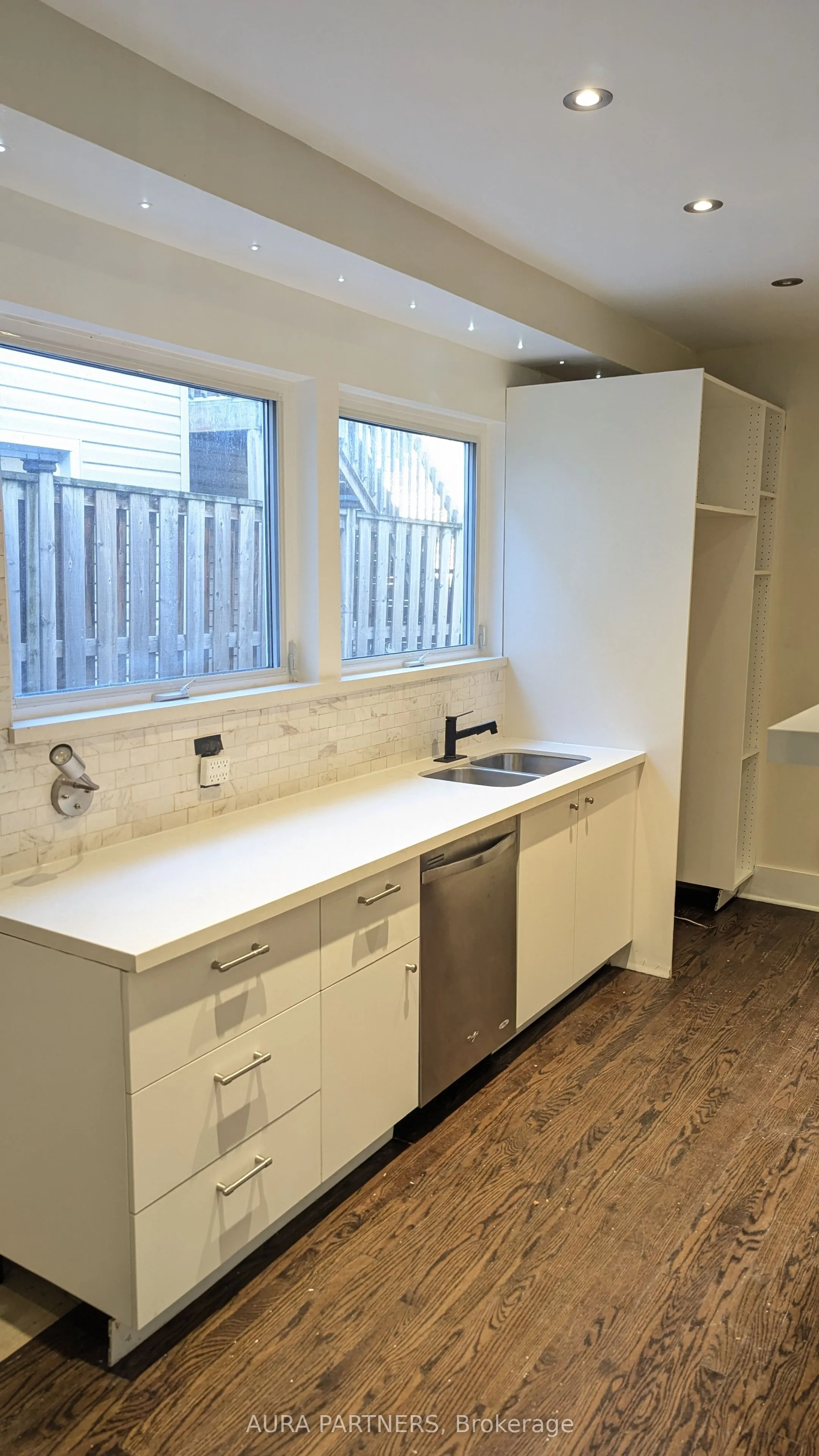 842 King Street W
