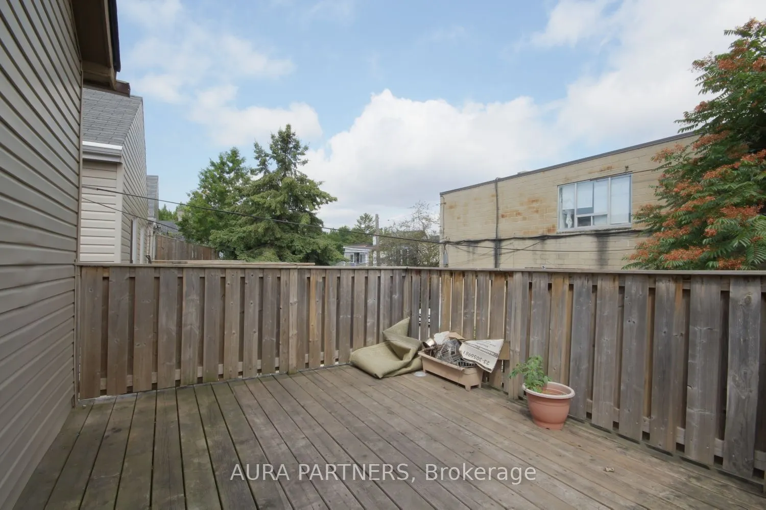 842 King Street W