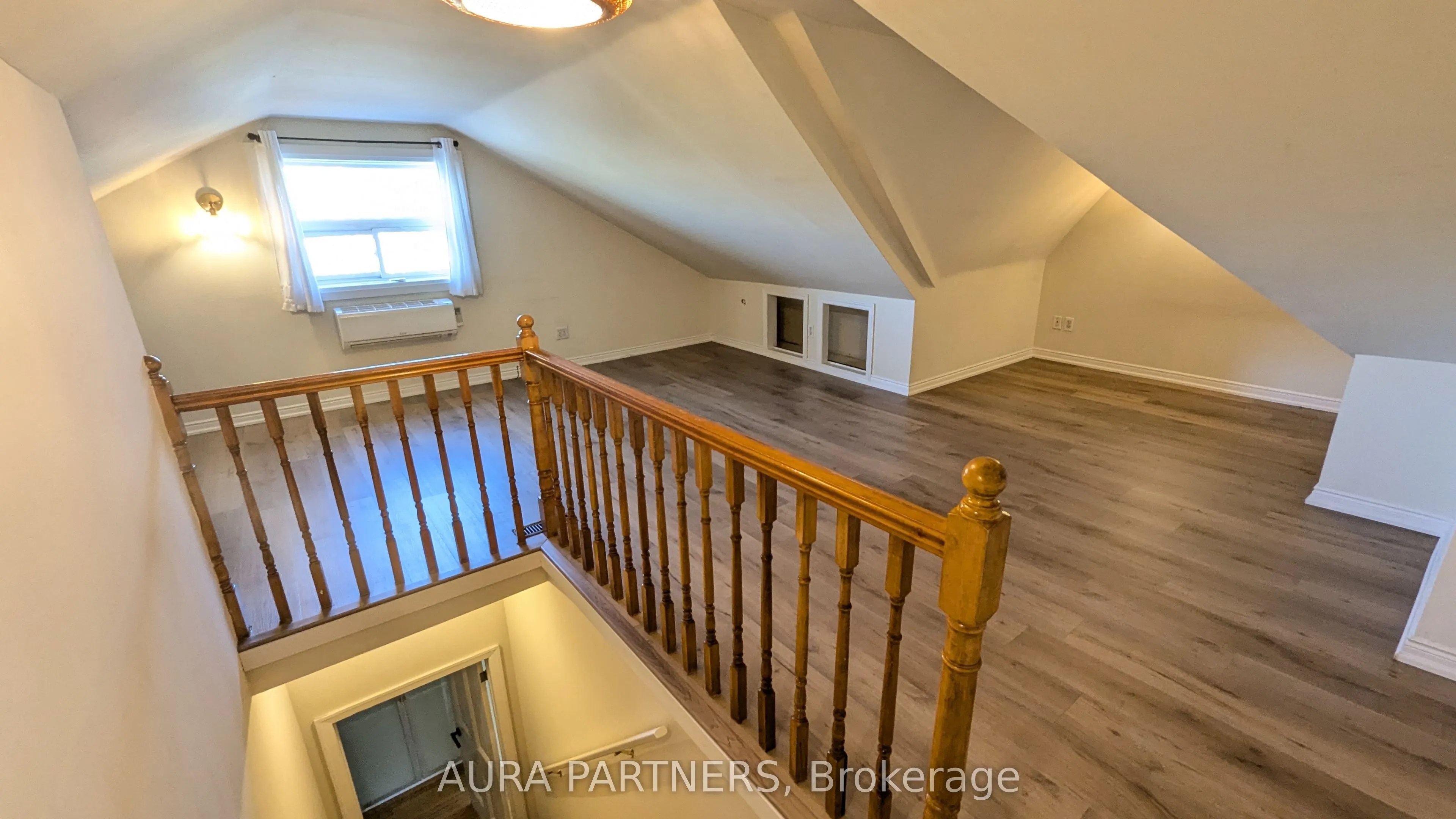 842 King Street W