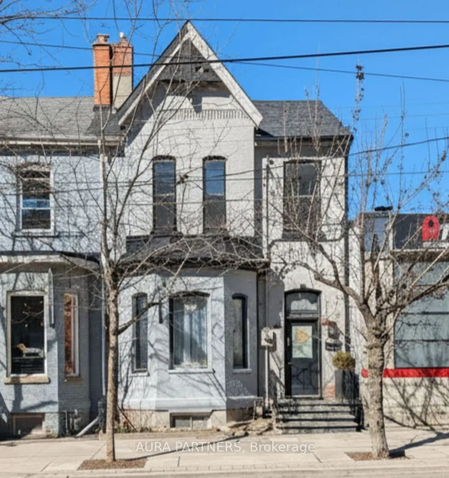 842 King Street W