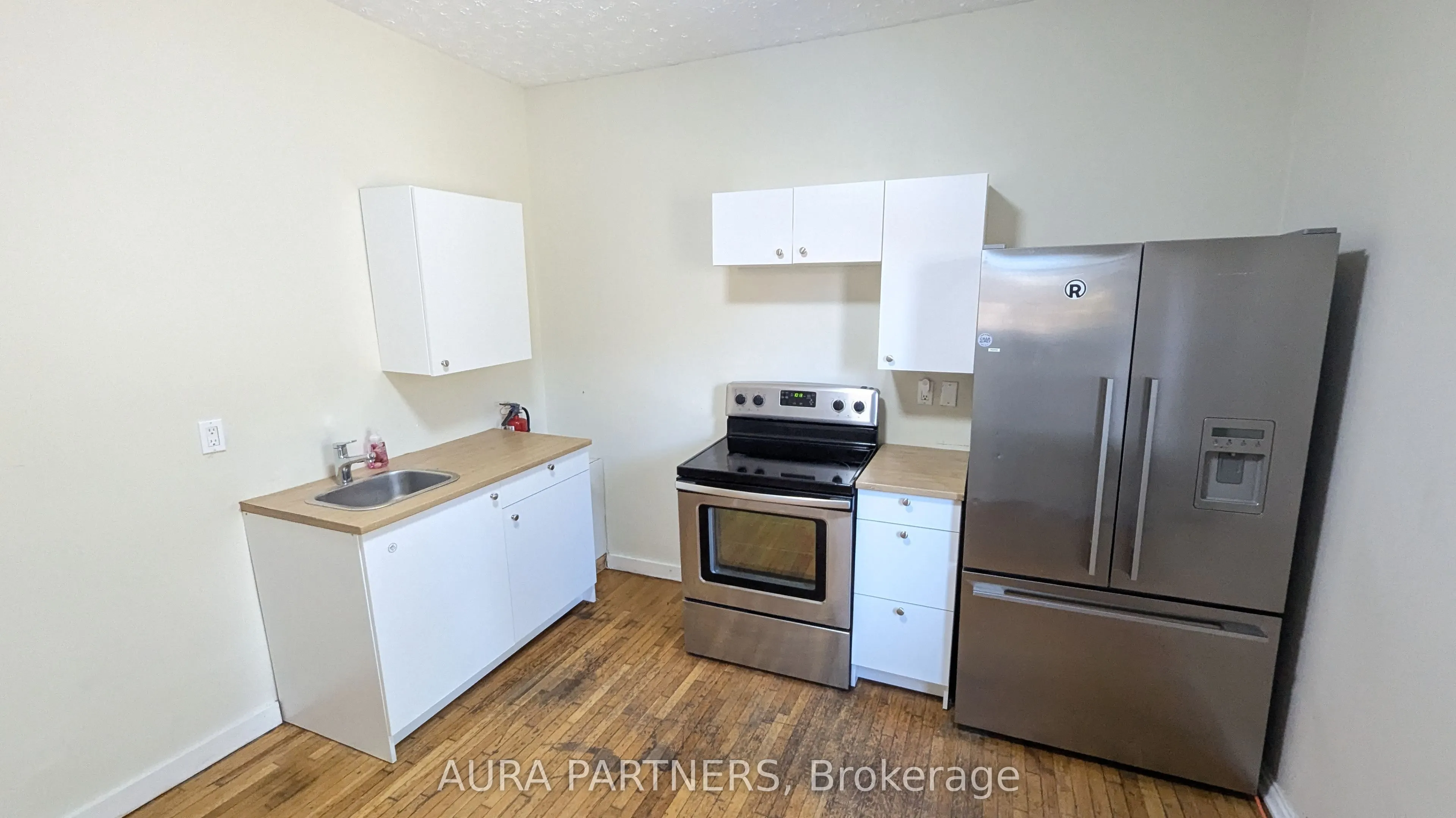 842 King Street W