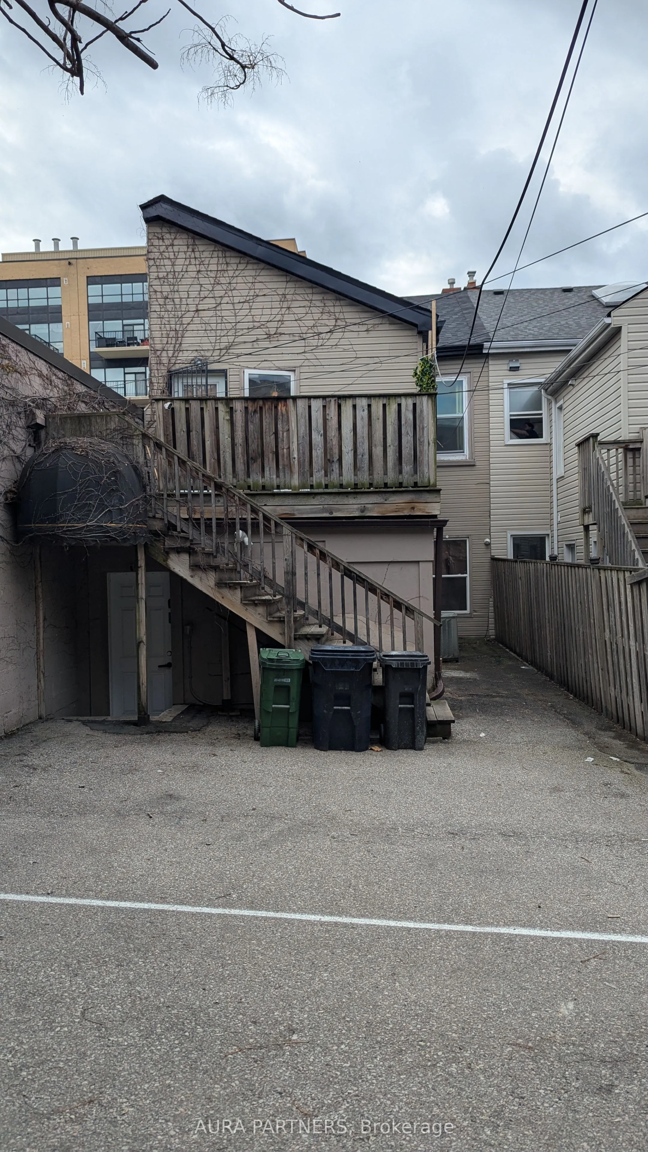 842 King Street W