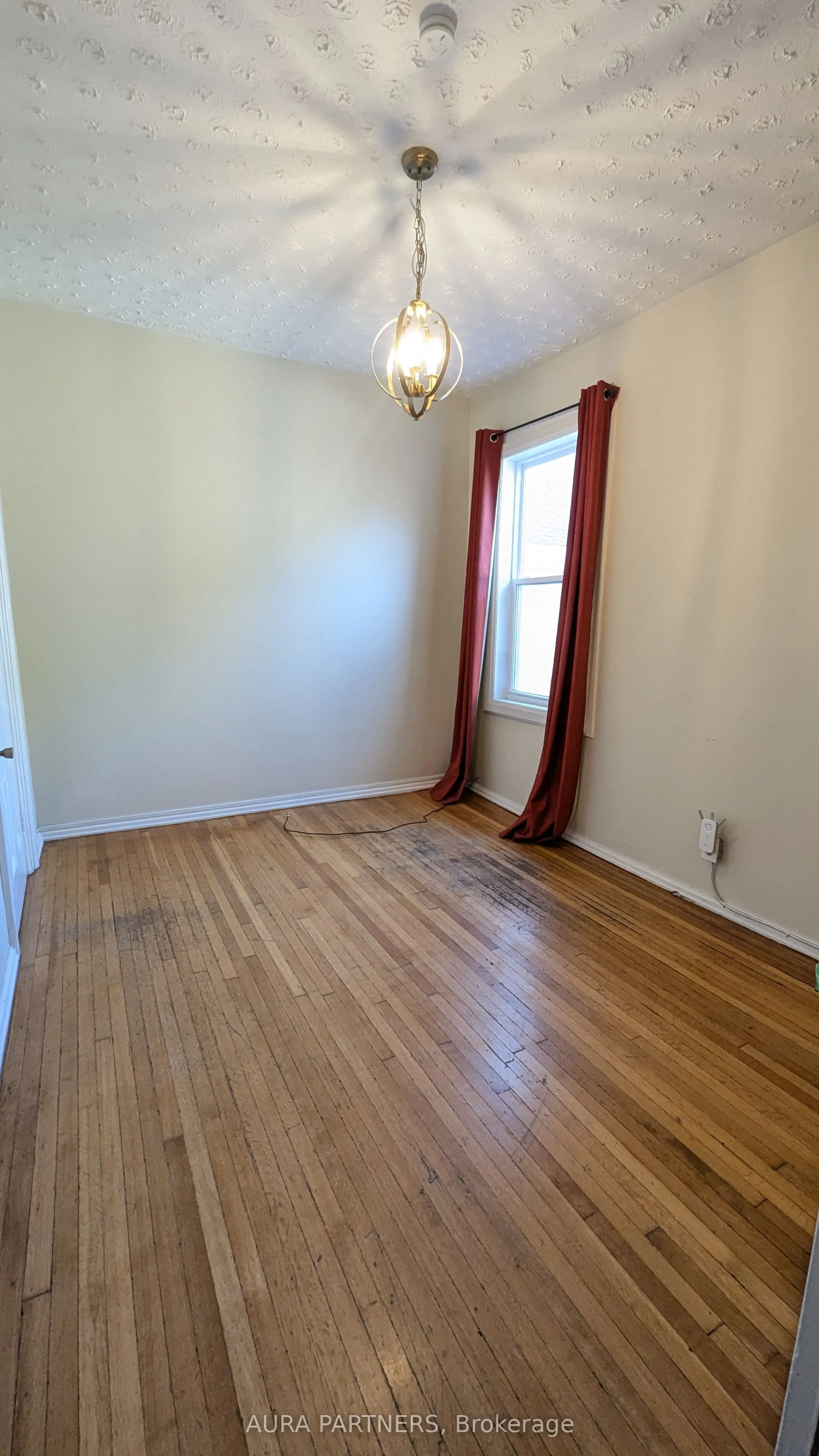842 King Street W