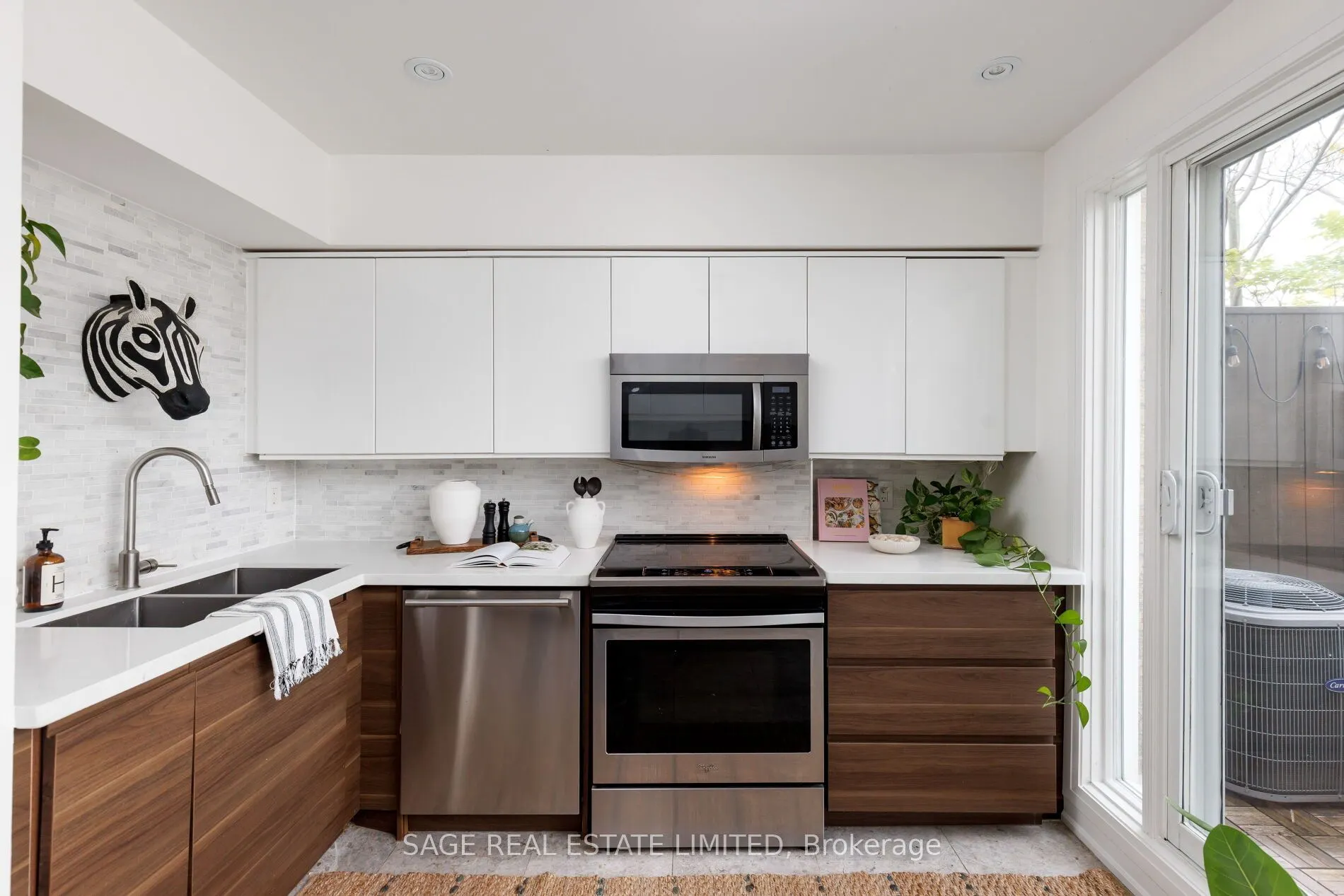 140 Bathurst Street #TH06