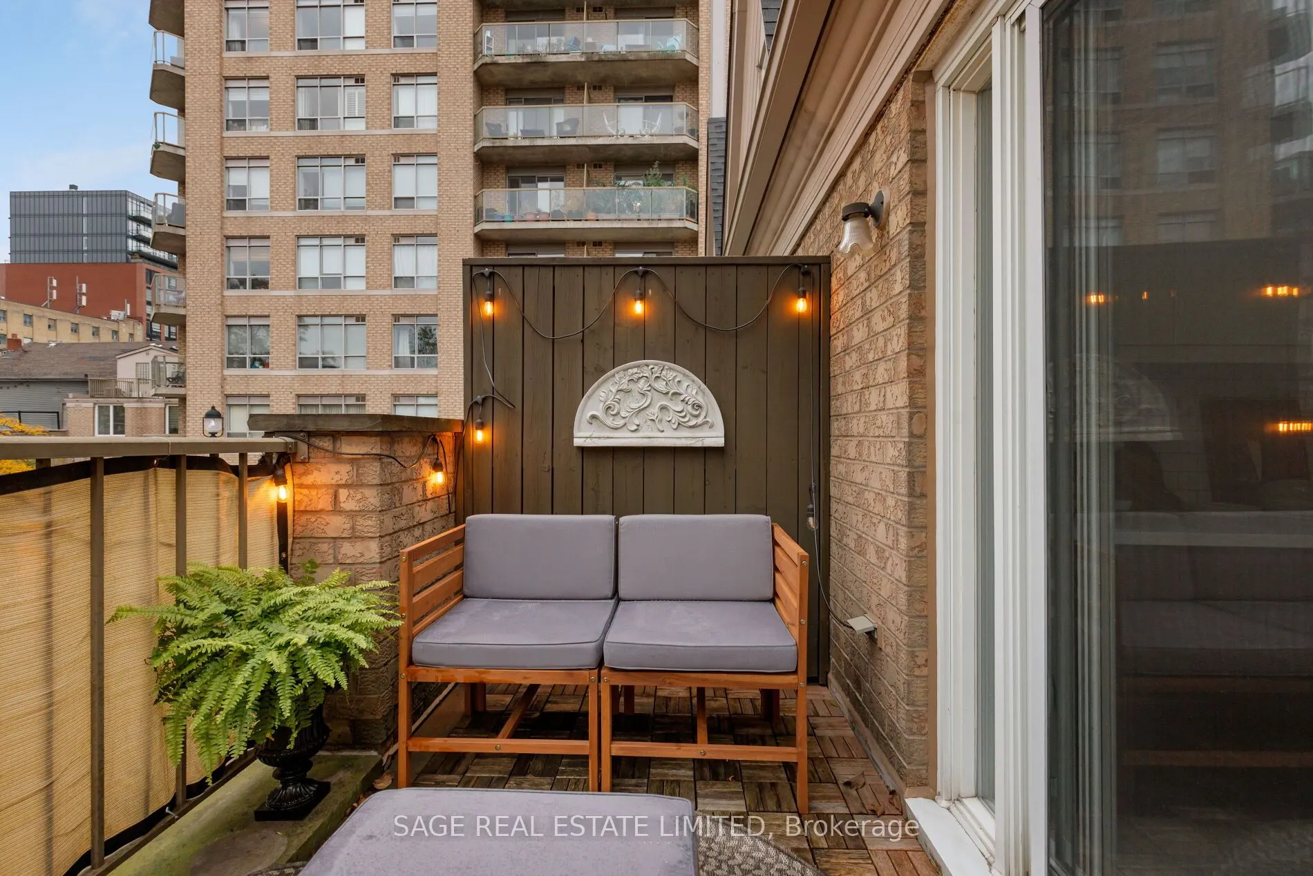 140 Bathurst Street #TH06