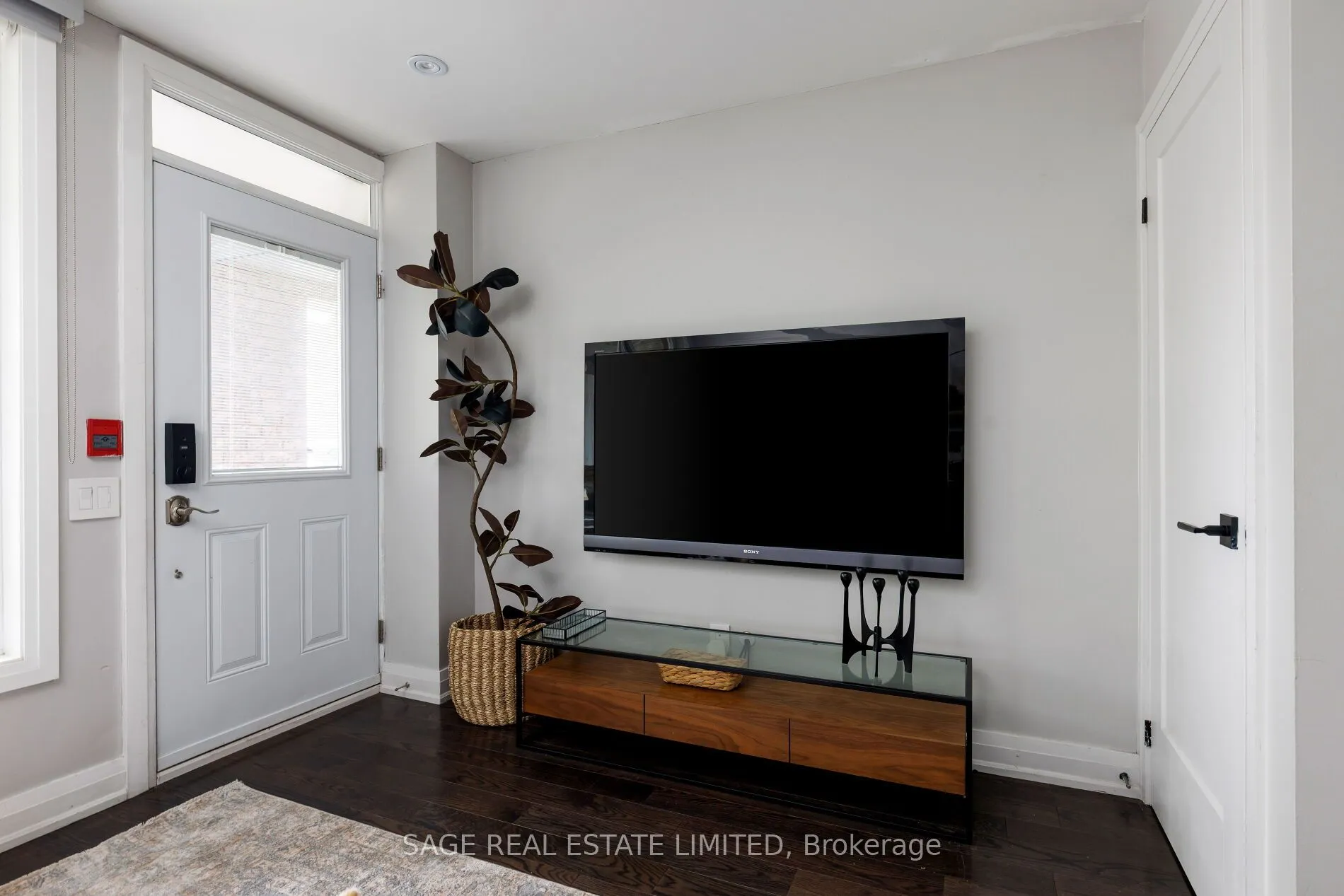 140 Bathurst Street #TH06