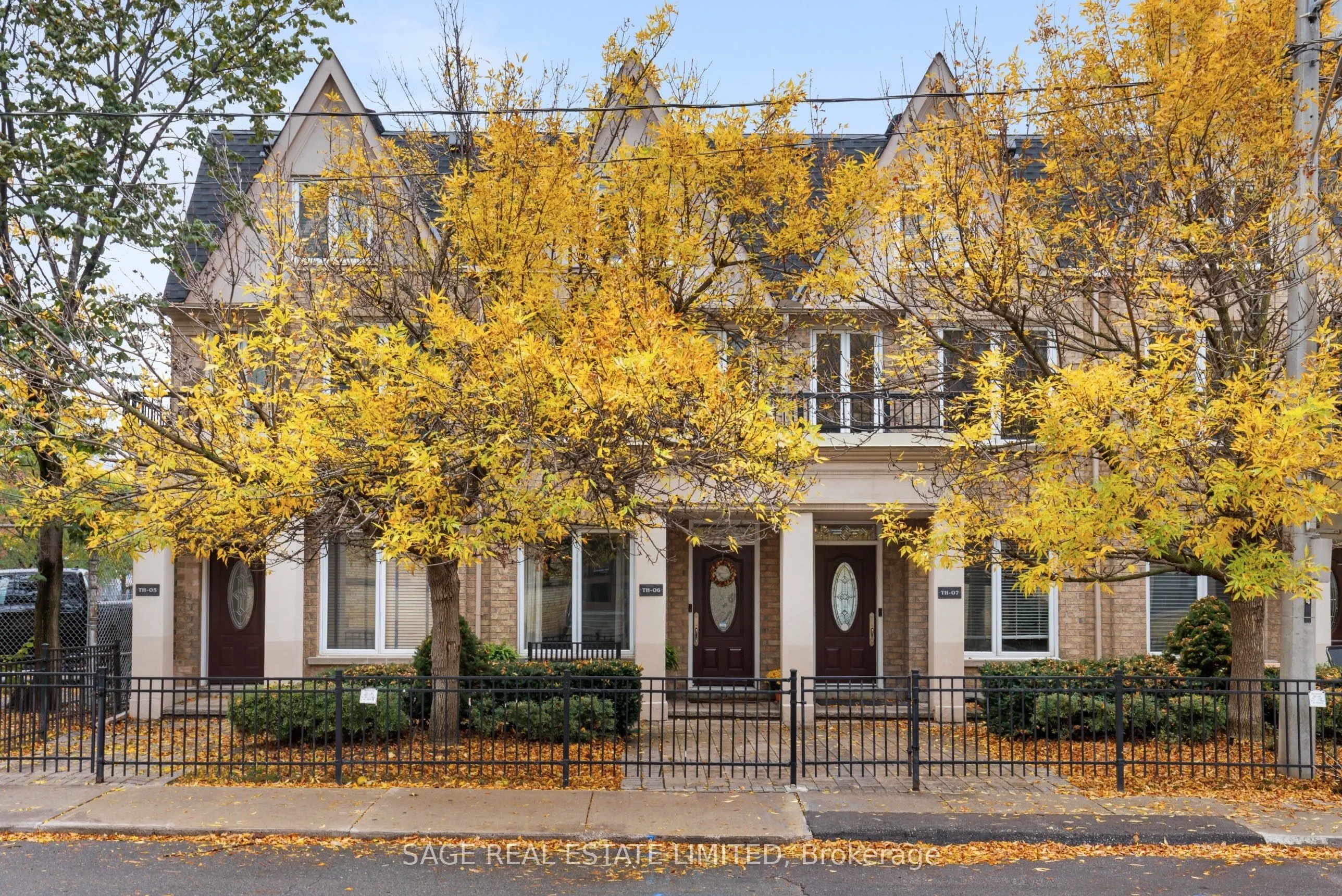 140 Bathurst Street #TH06