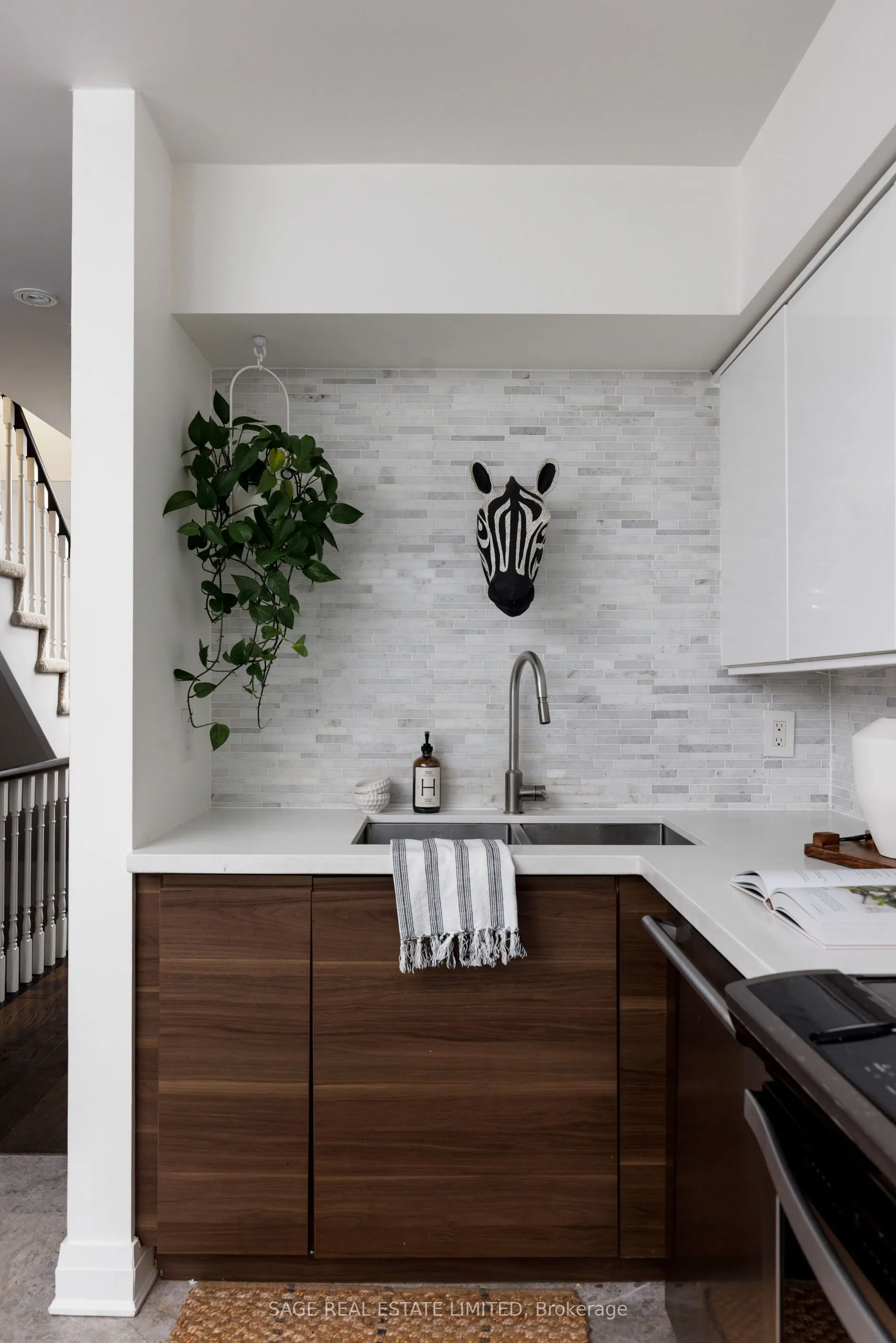 140 Bathurst Street #TH06