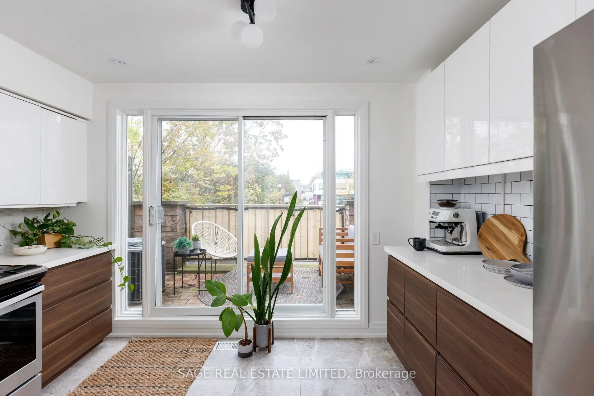 140 Bathurst Street #TH06