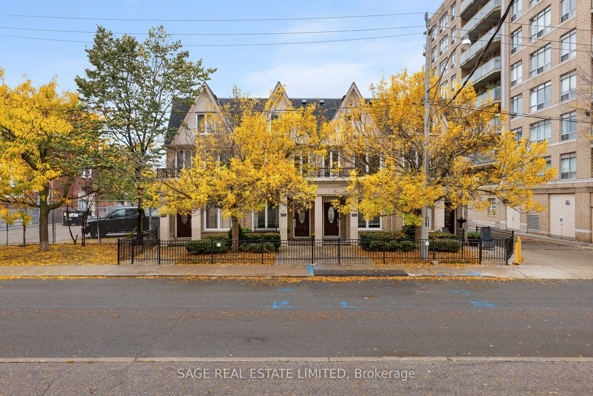 140 Bathurst Street #TH06
