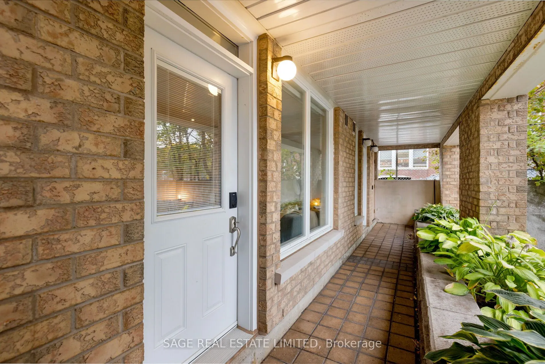 140 Bathurst Street #TH06
