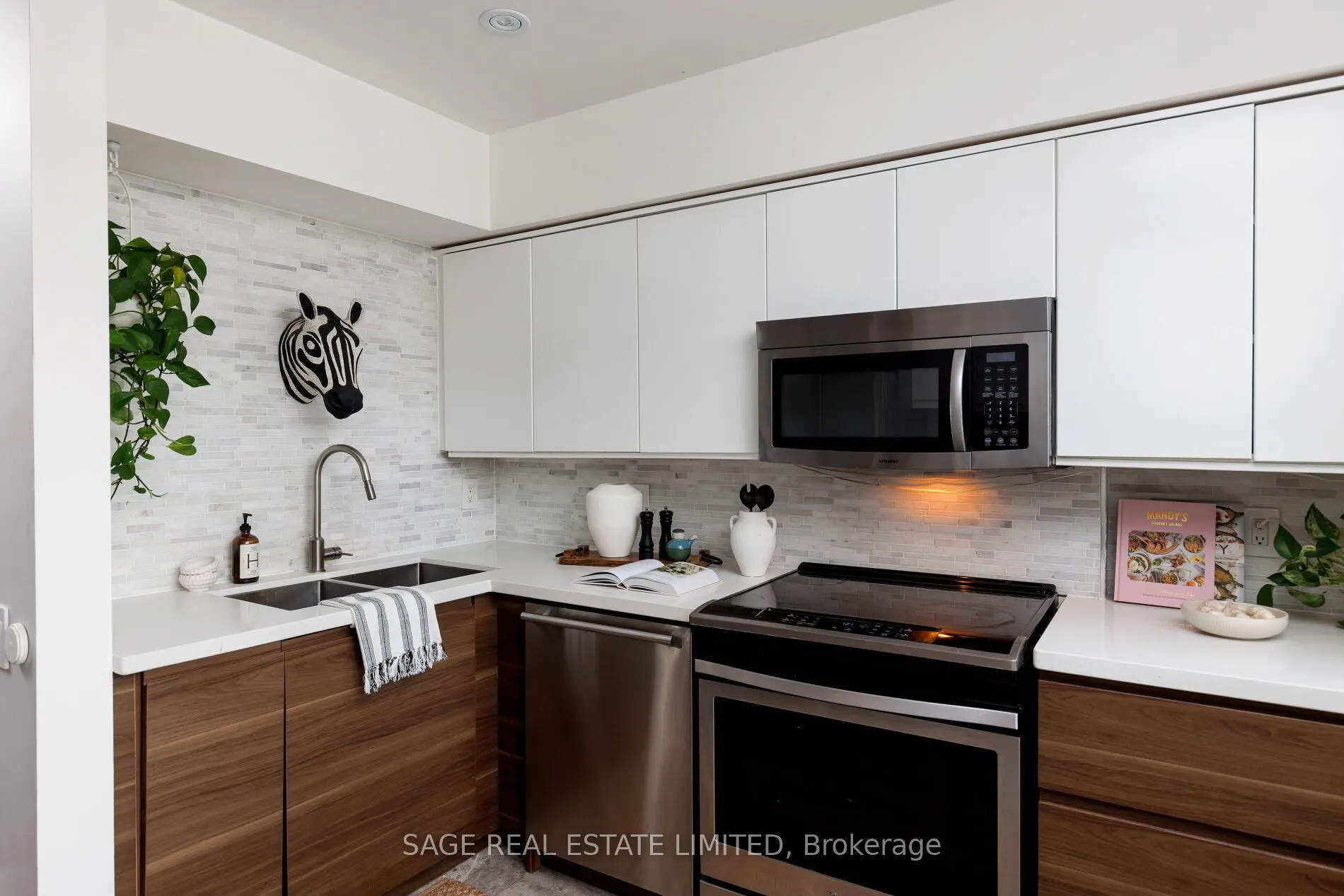 140 Bathurst Street #TH06
