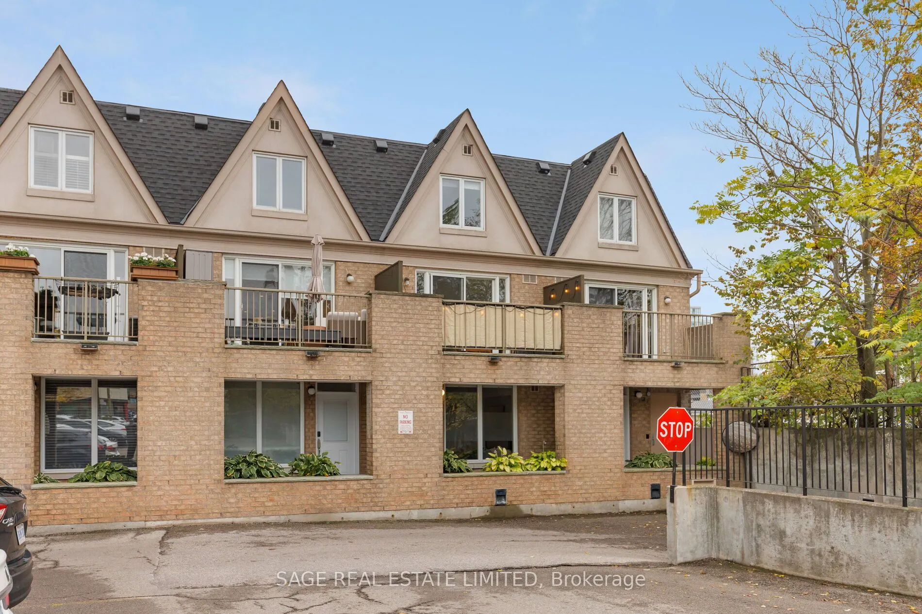 140 Bathurst Street #TH06