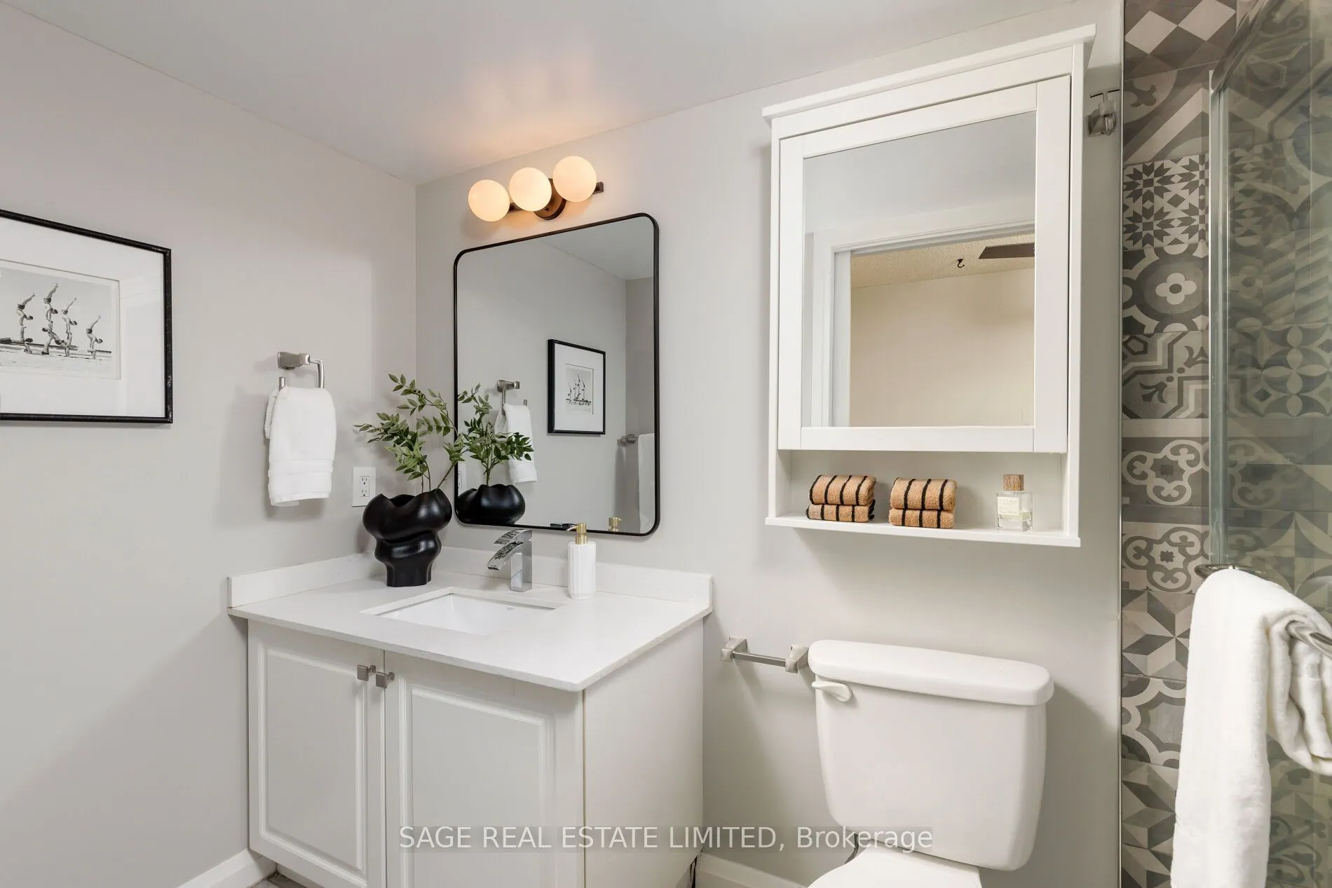 140 Bathurst Street #TH06