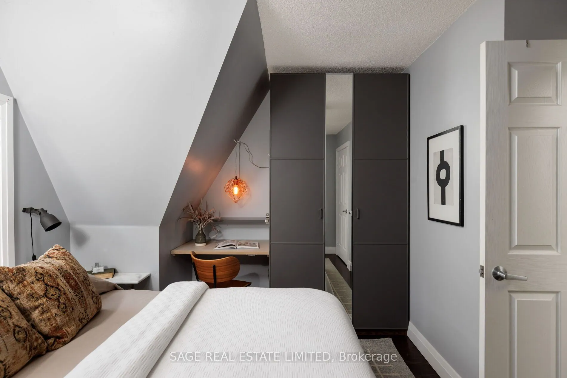 140 Bathurst Street #TH06